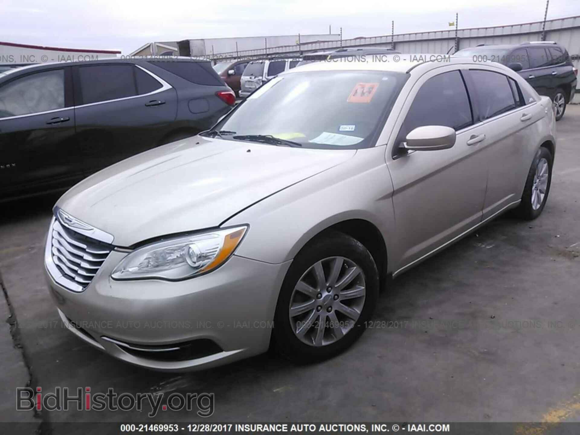2013 Chrysler 200 - VIN: 1C3CCBBB2DN699272 - Фото 2