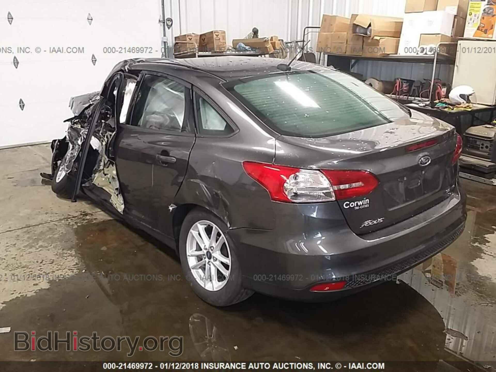 2017 Ford Focus - VIN: 1FADP3F27HL329463 - Photo 3
