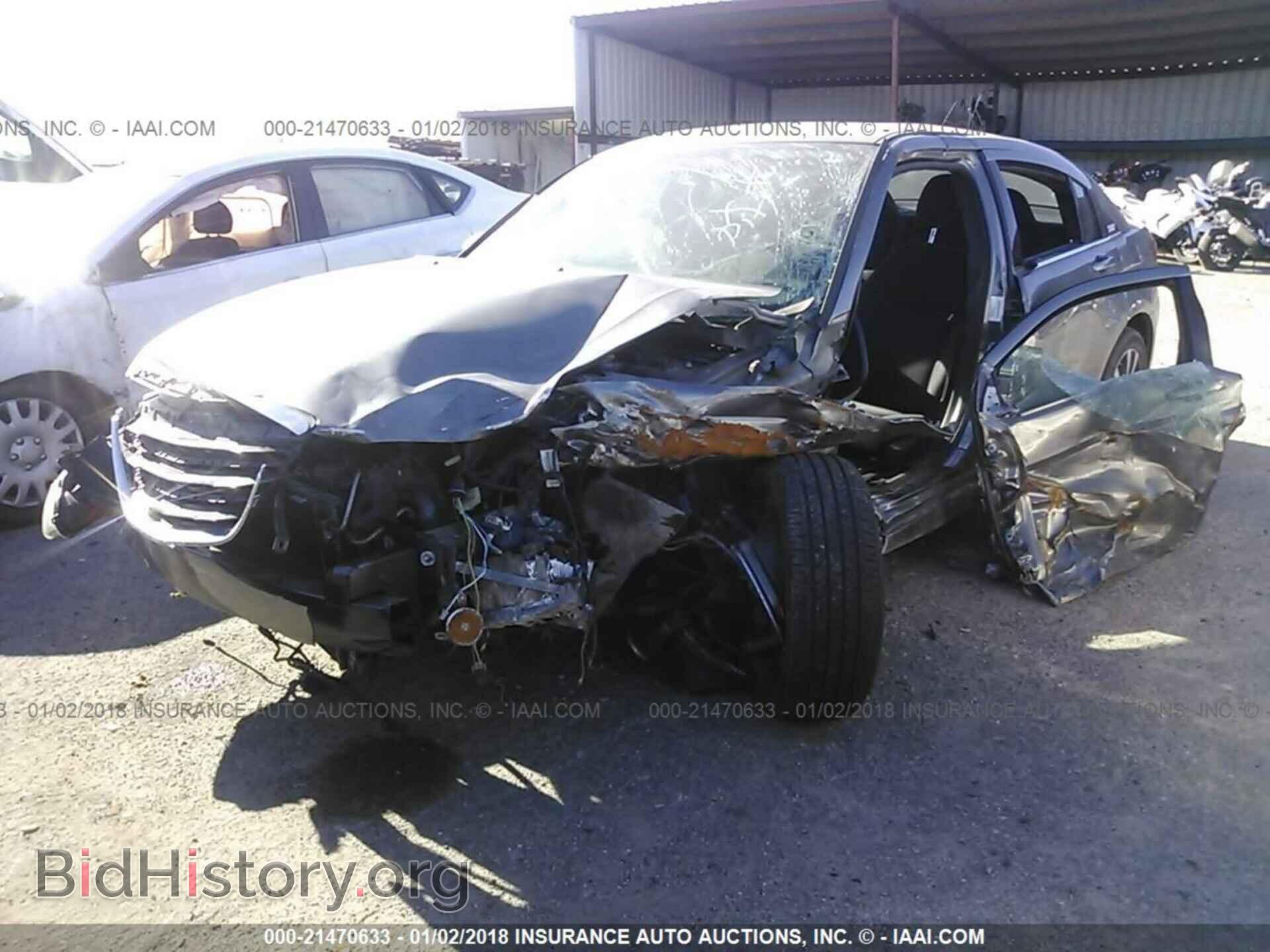 2013 Chrysler 200 - VIN: 1C3CCBBB8DN570291 - Фото 2