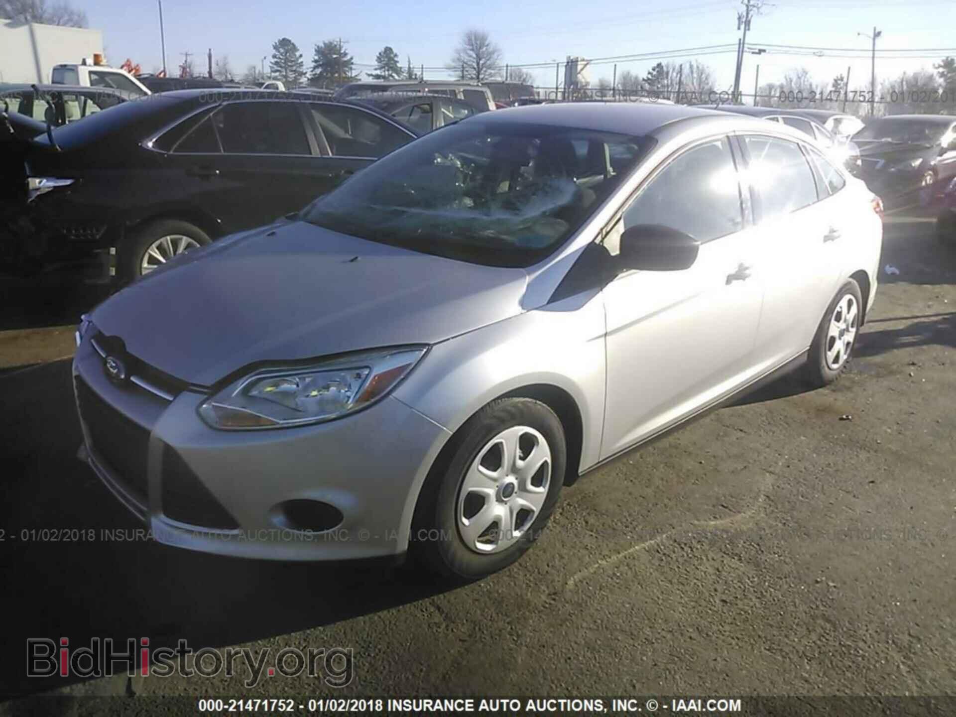 2014 Ford Focus - VIN: 1FADP3E20EL165499 - Фото 2