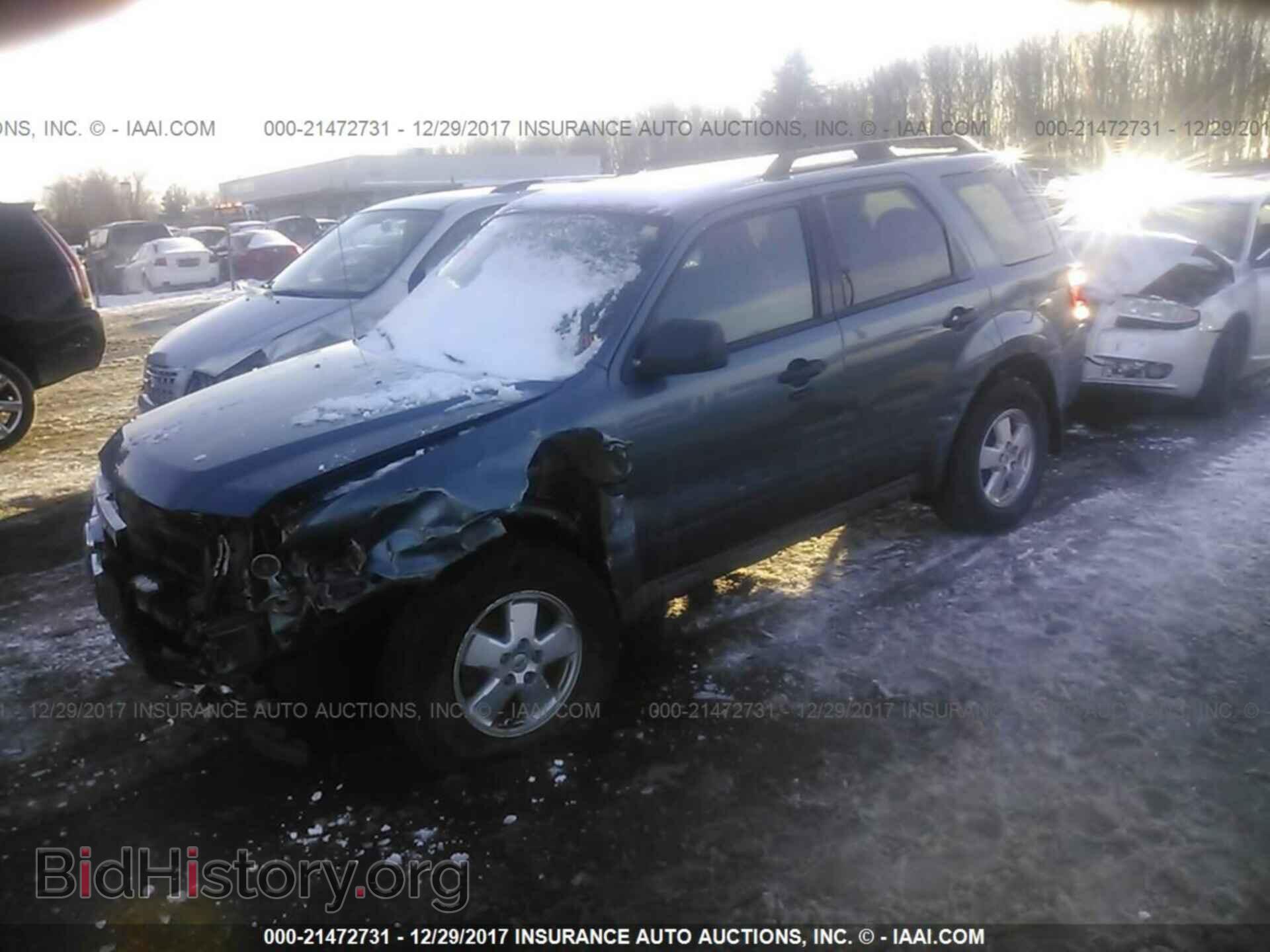 2011 Ford Escape - VIN: 1FMCU9DG2BKC21308 - Photo 2