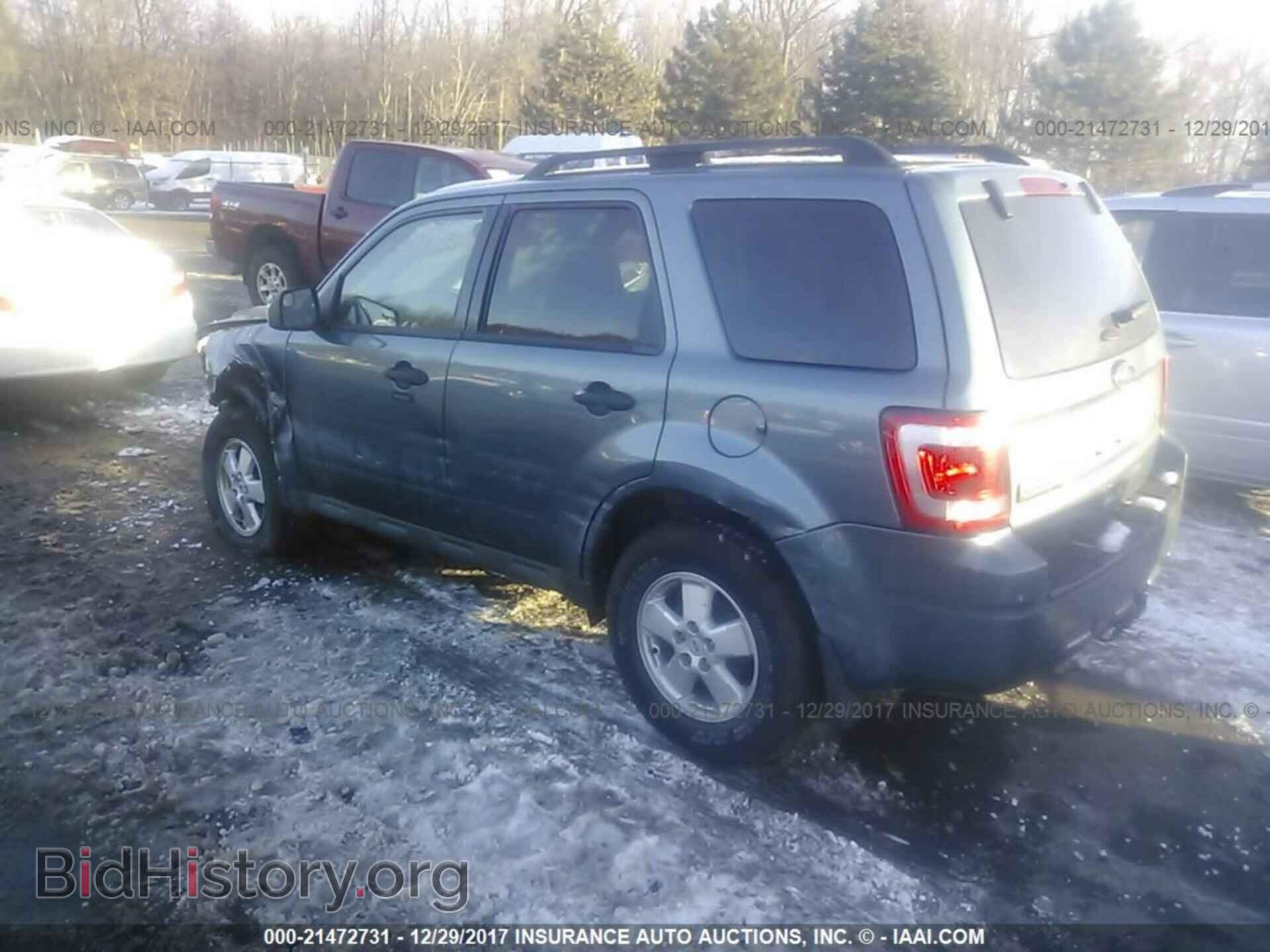2011 Ford Escape - VIN: 1FMCU9DG2BKC21308 - Photo 3
