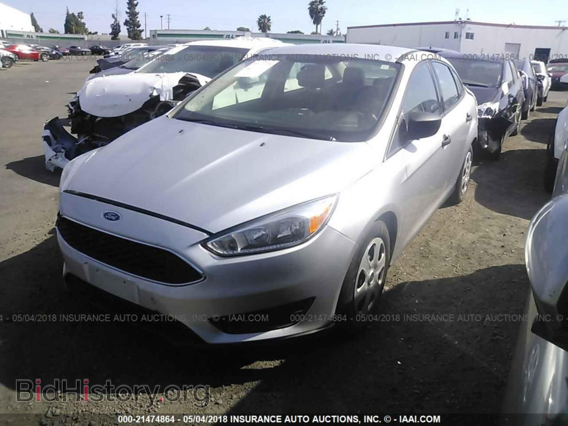 2016 Ford Focus - VIN: 1FADP3E26GL391940 - Photo 2