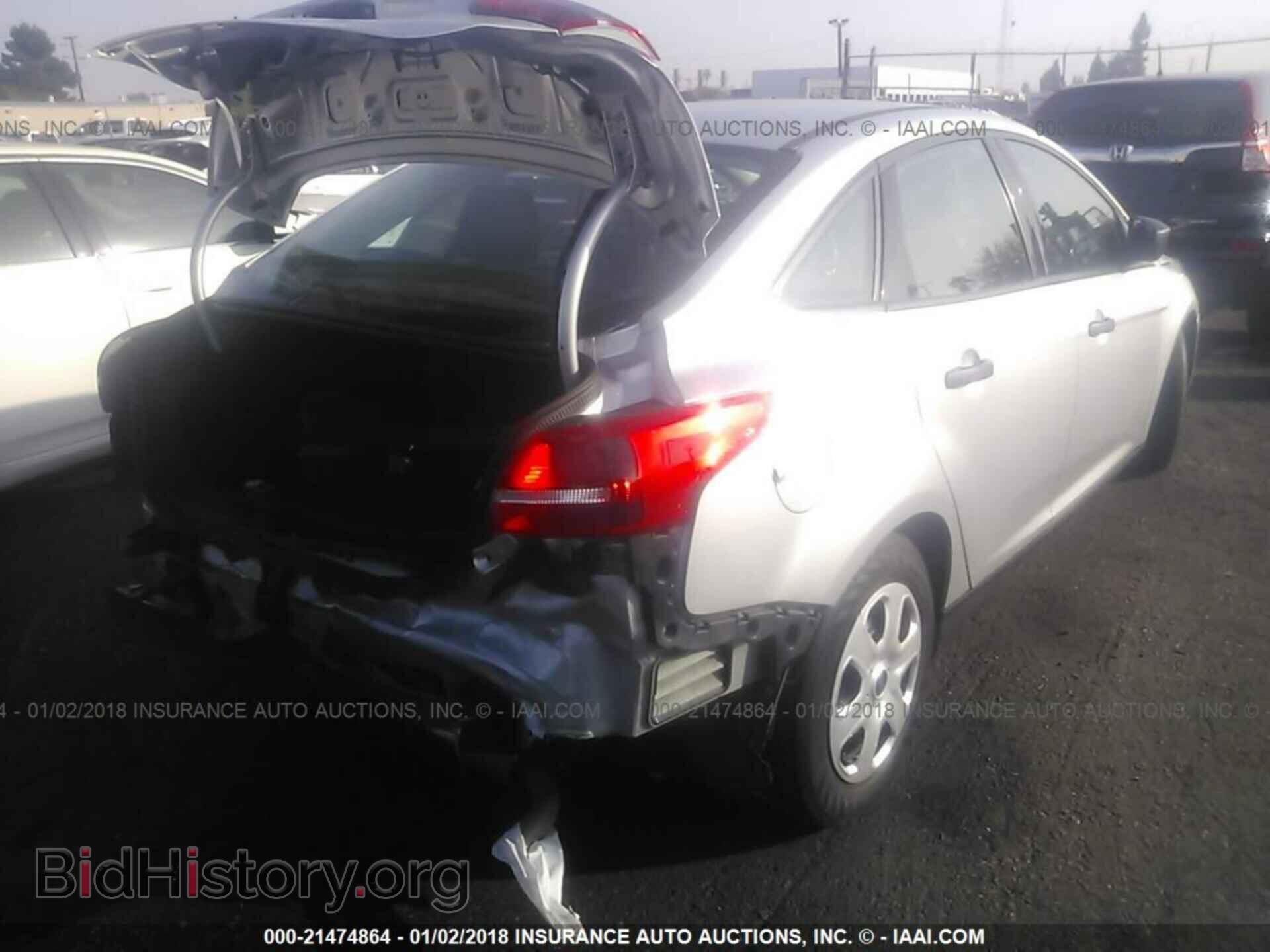 2016 Ford Focus - VIN: 1FADP3E26GL391940 - Photo 4