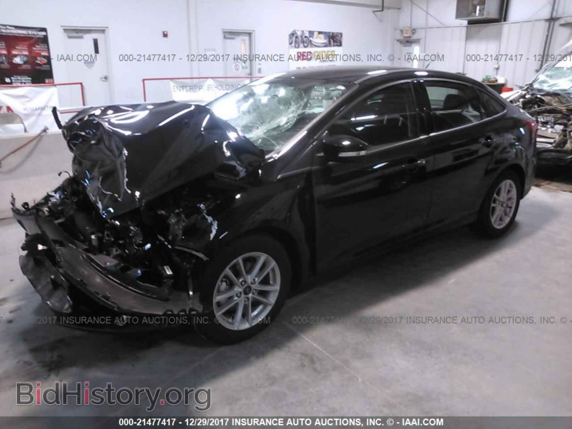 2017 Ford Focus - VIN: 1FADP3F20HL318417 - Photo 2