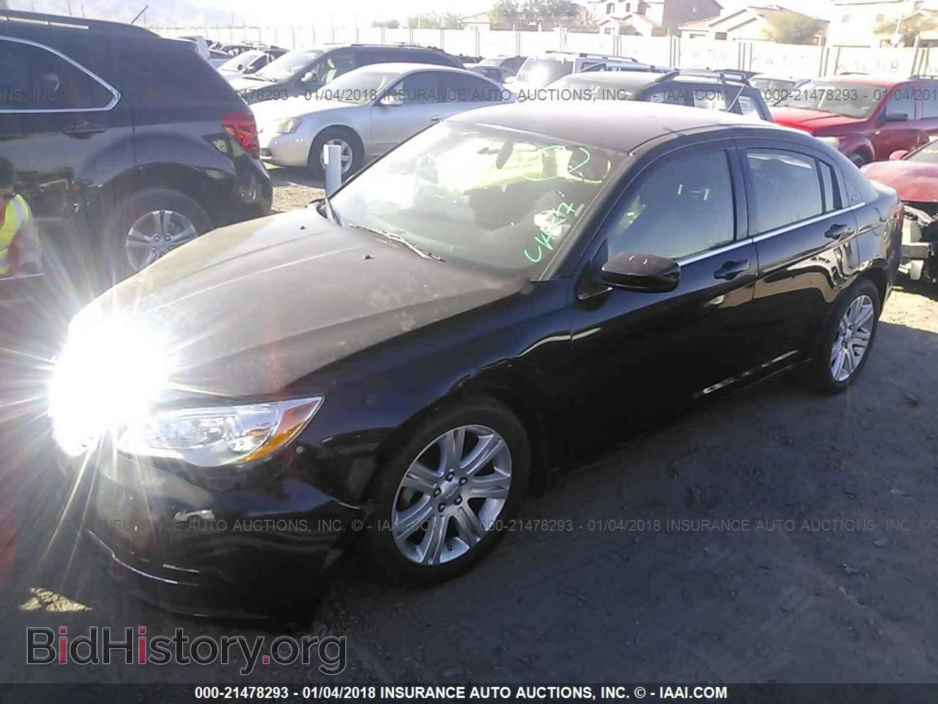 2013 Chrysler 200 - VIN: 1C3CCBAB7DN705942 - Фото 2
