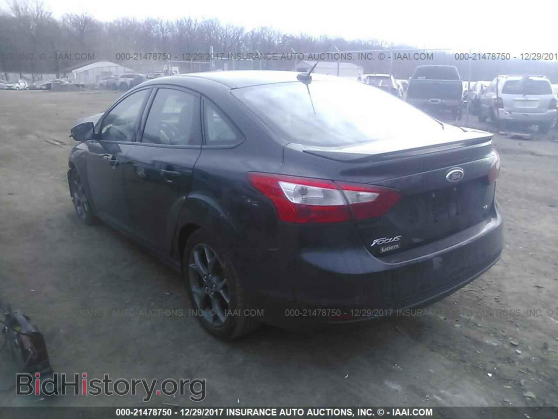 2014 Ford Focus - VIN: 1FADP3F22EL262282 - Photo 3