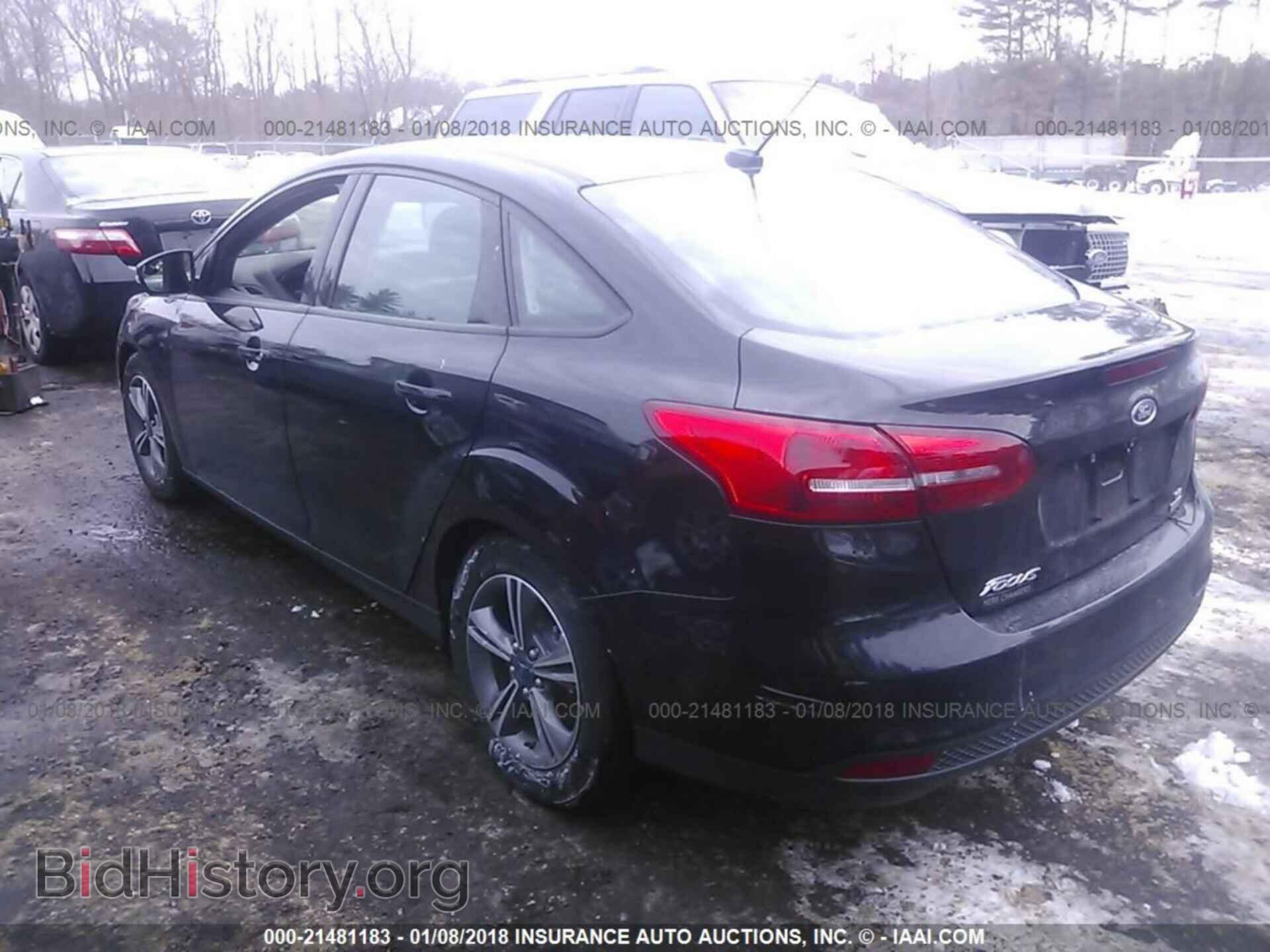 2017 Ford Focus - VIN: 1FADP3FE2HL330319 - Фото 3