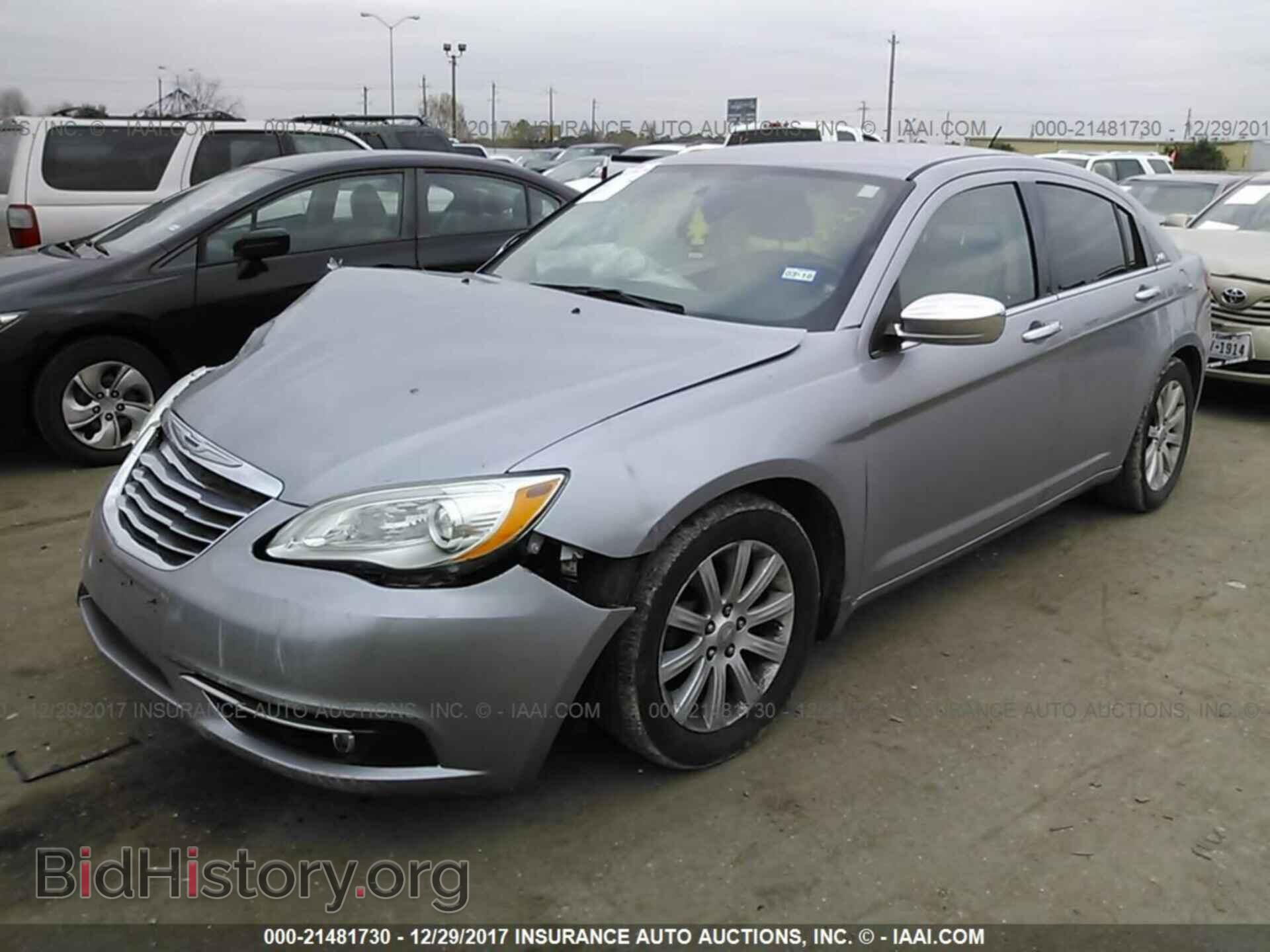 2013 Chrysler 200 - VIN: 1C3CCBCG0DN559862 - Фото 2