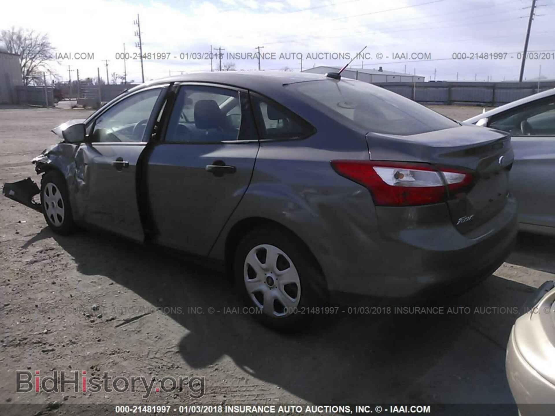 2013 Ford Focus - VIN: 1FADP3E23DL144841 - Photo 3