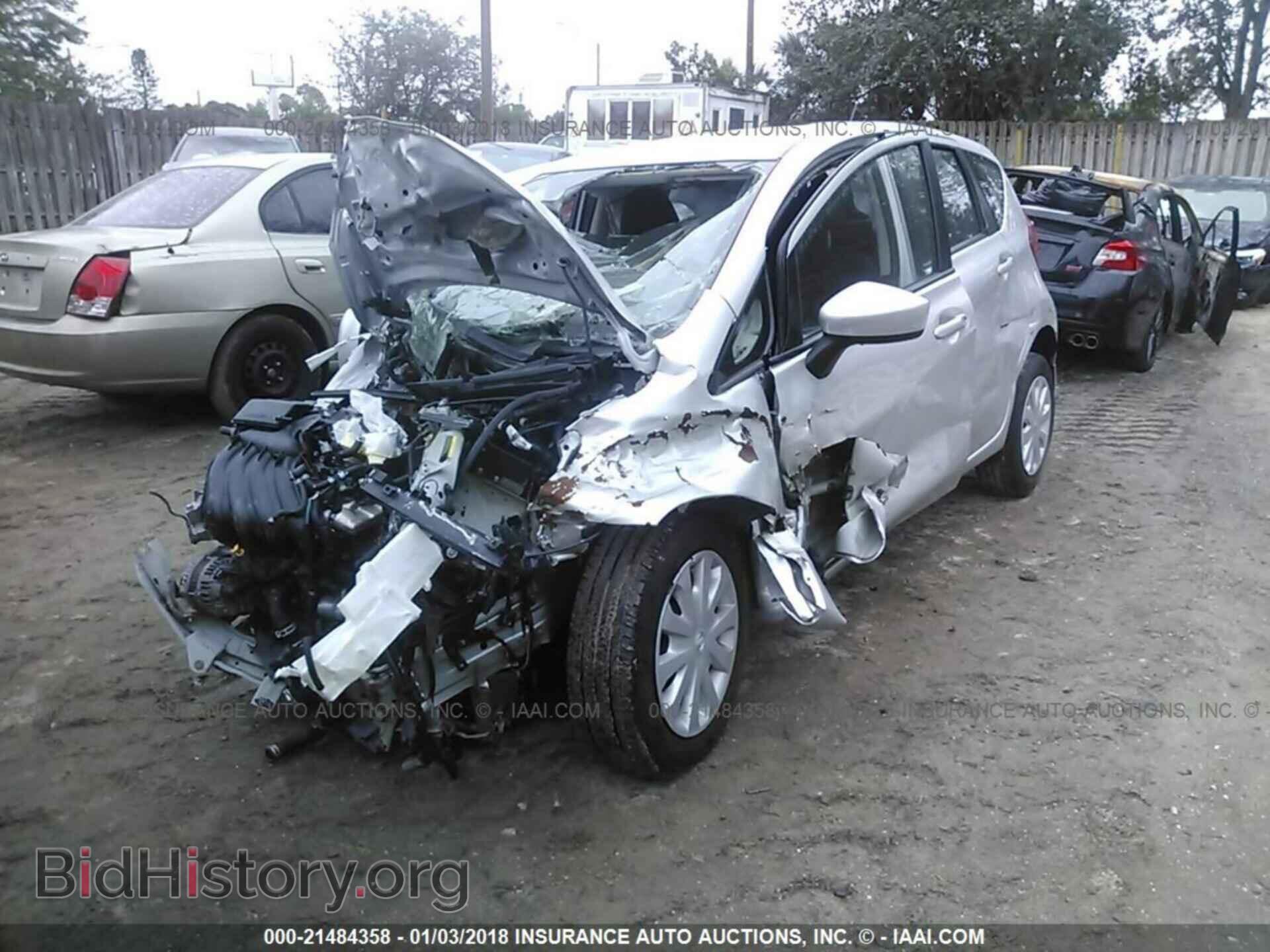 2015 Nissan Versa note - VIN: 3N1CE2CP0FL397033 - Фото 2