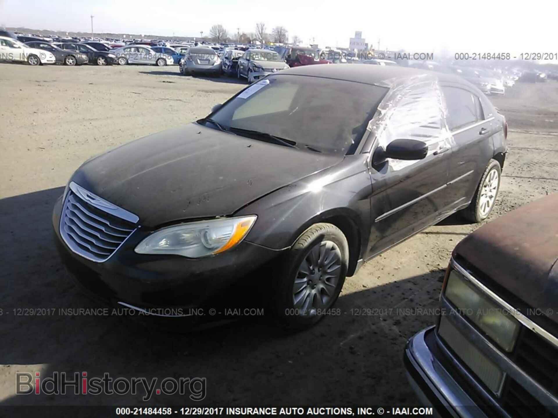 2013 Chrysler 200 - VIN: 1C3CCBAB2DN588528 - Photo 2