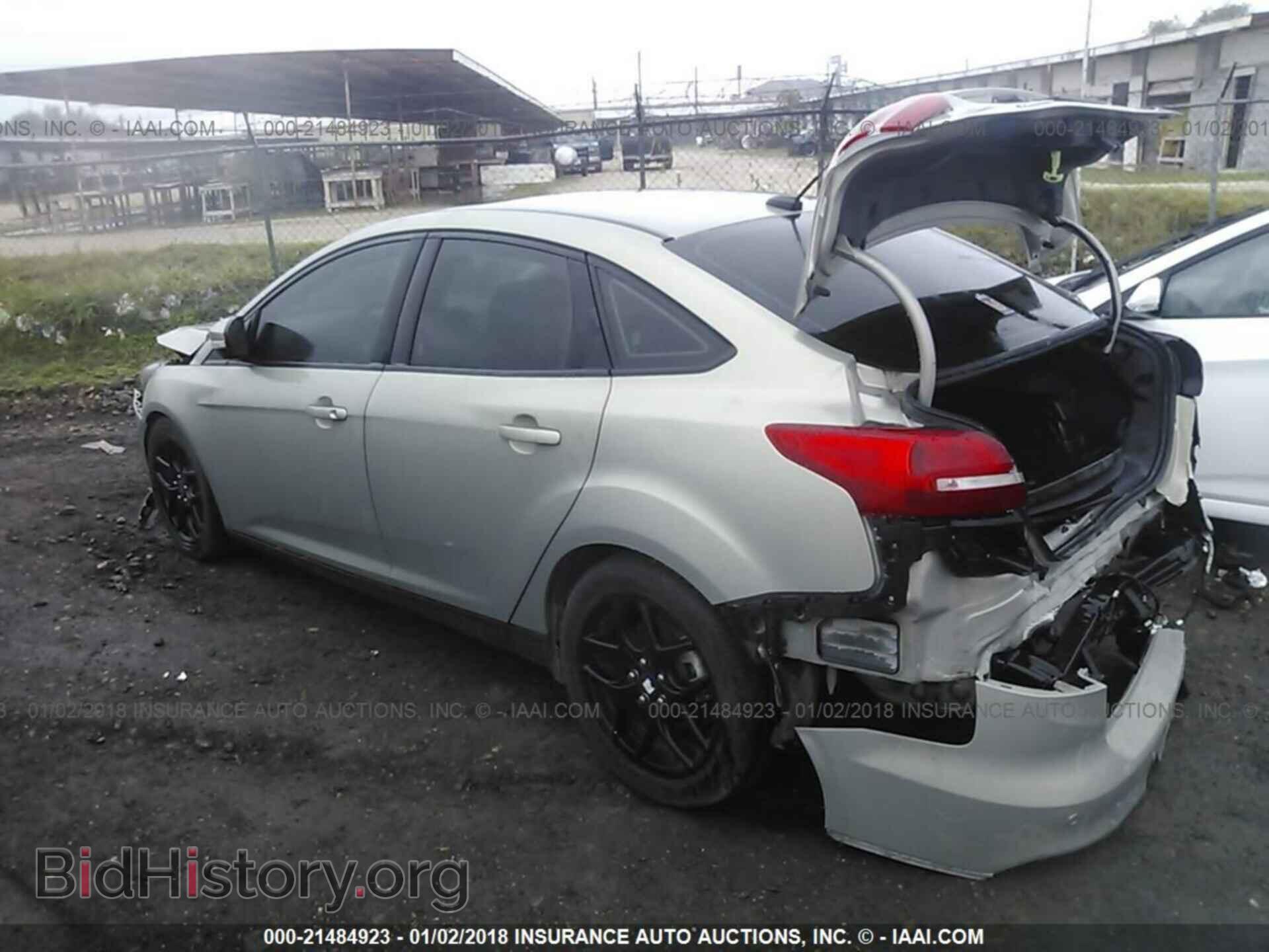 2016 Ford Focus - VIN: 1FADP3F27GL245092 - Photo 3