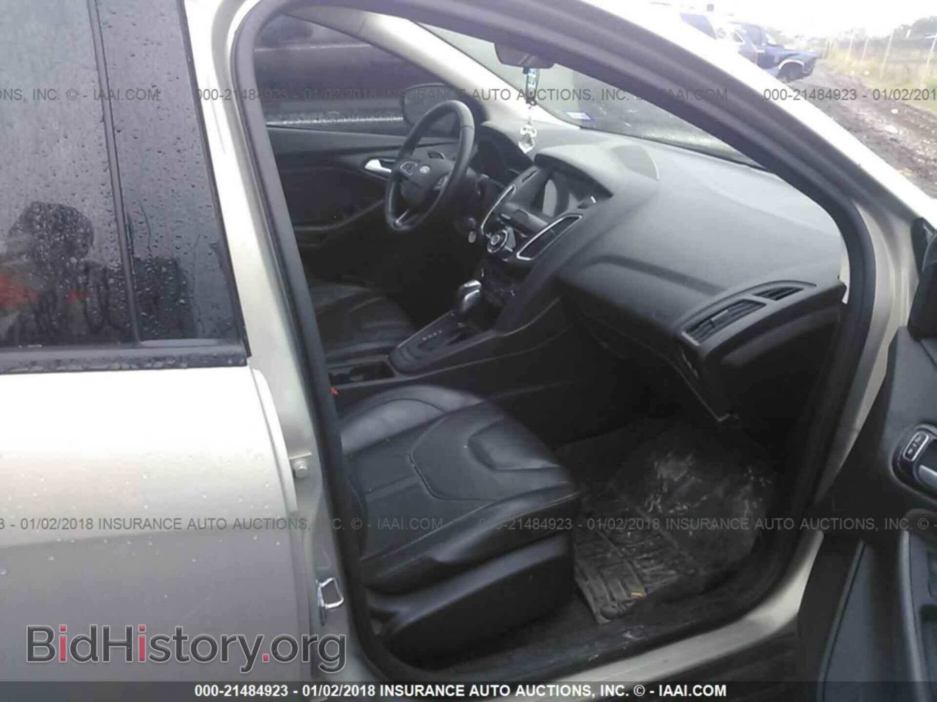 2016 Ford Focus - VIN: 1FADP3F27GL245092 - Photo 5