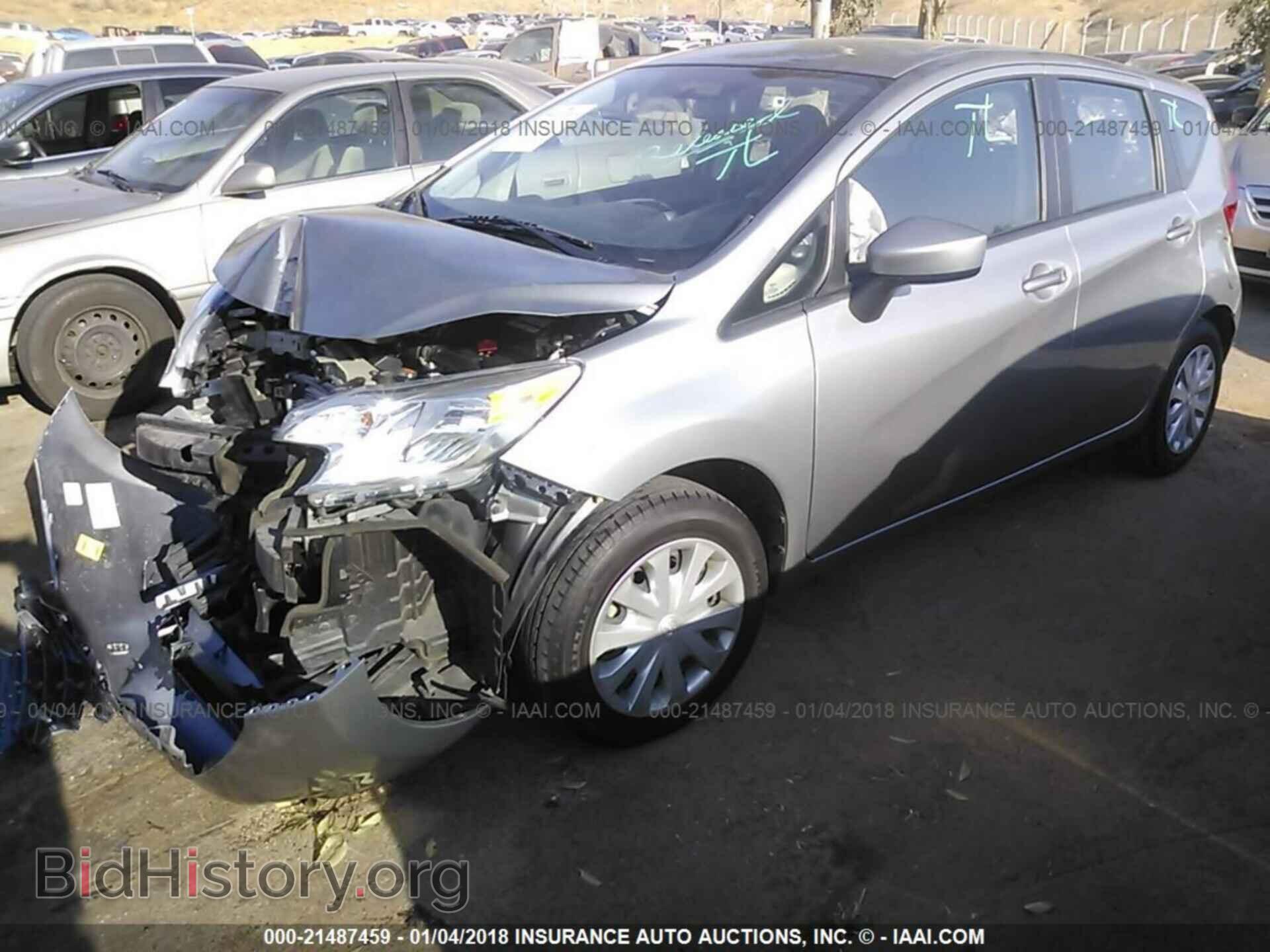 2015 Nissan Versa note - VIN: 3N1CE2CP5FL409208 - Фото 2