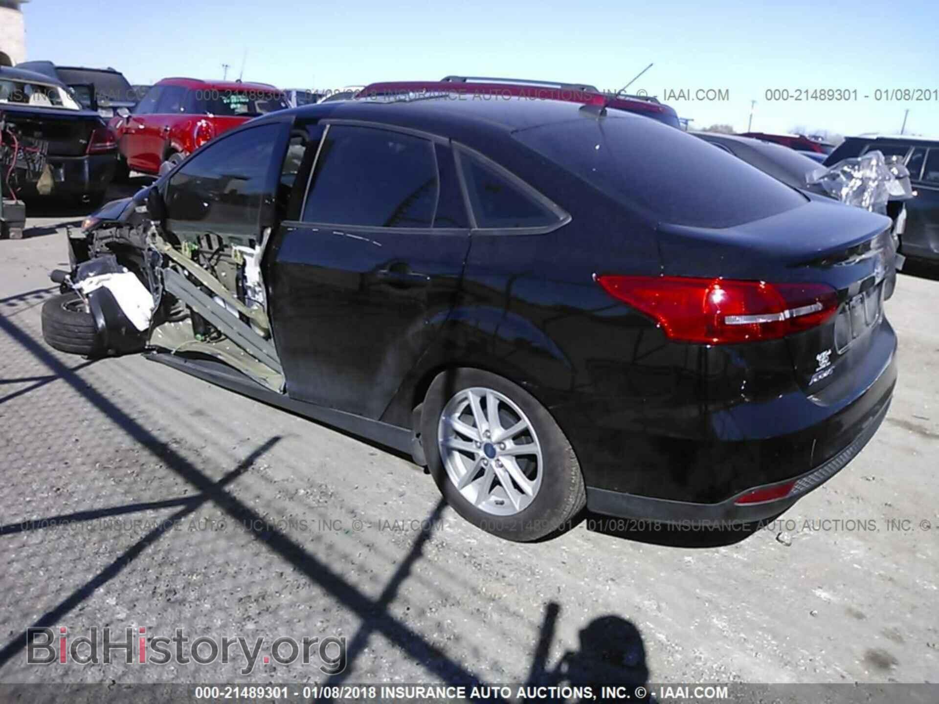 2017 Ford Focus - VIN: 1FADP3F21HL328521 - Photo 3