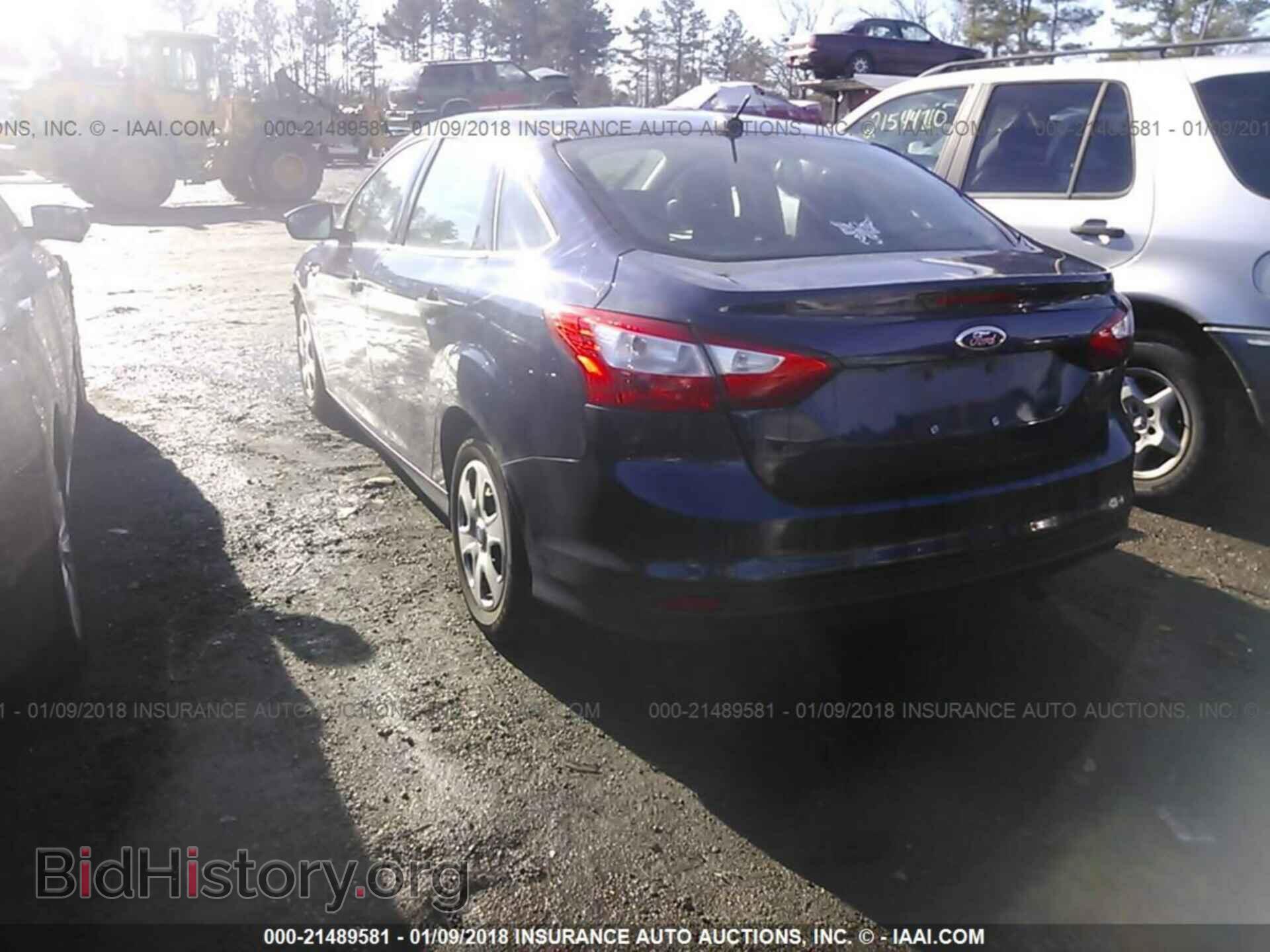 2012 Ford Focus - VIN: 1FAHP3E20CL126748 - Фото 3