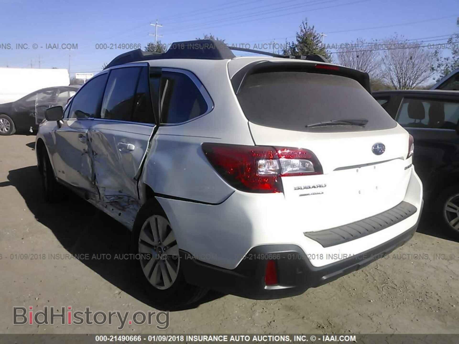 2018 Subaru Outback - VIN: 4S4BSAAC4J3206130 - Фото 3