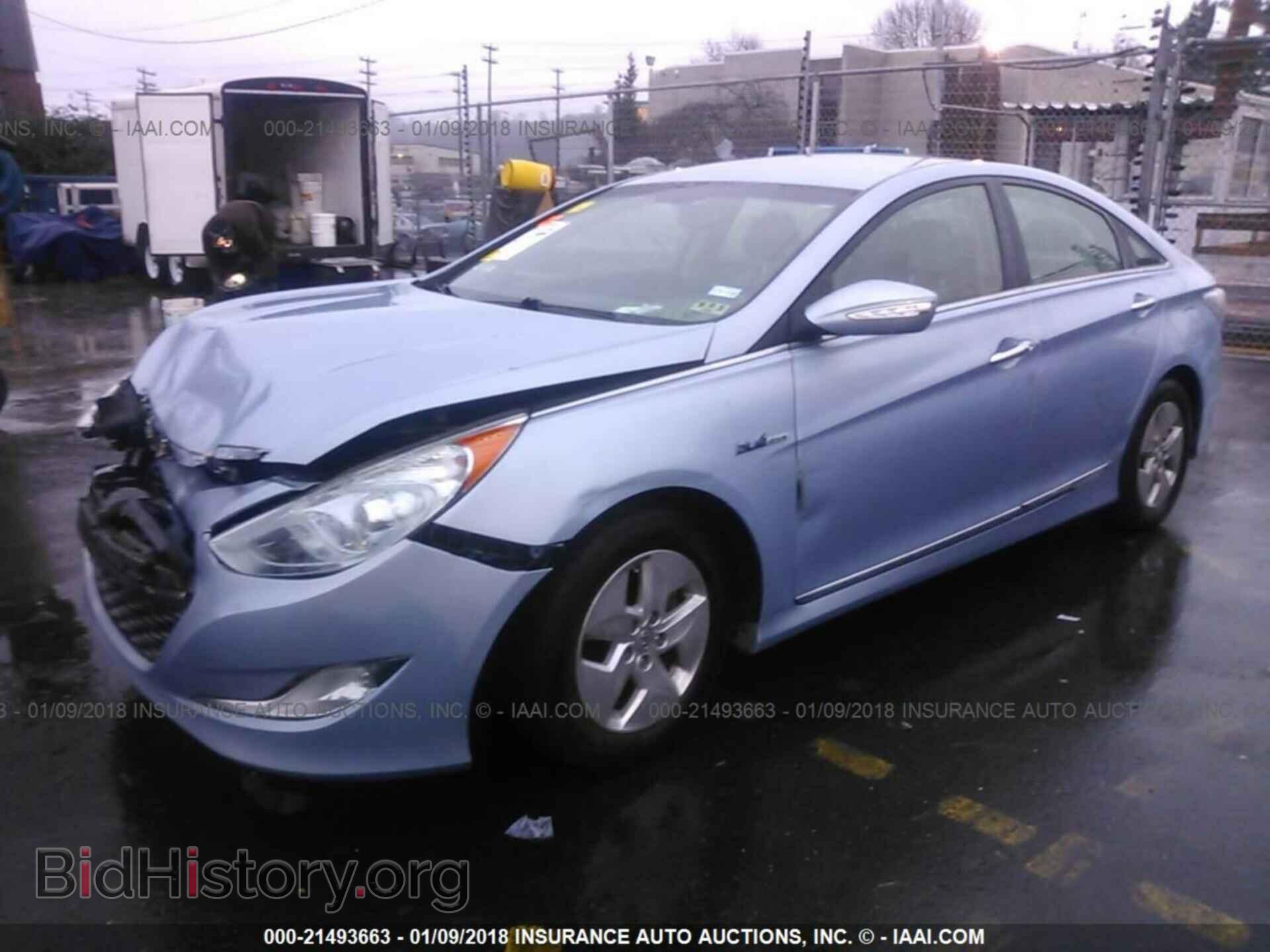 2012 Hyundai Sonata - VIN: KMHEC4A46CA021693 - Photo 2