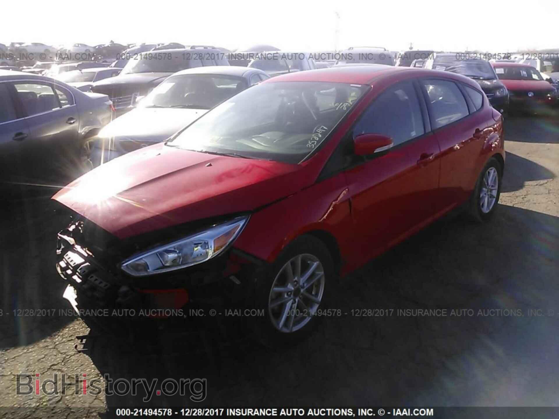 2016 Ford Focus - VIN: 1FADP3K20GL352247 - Photo 2