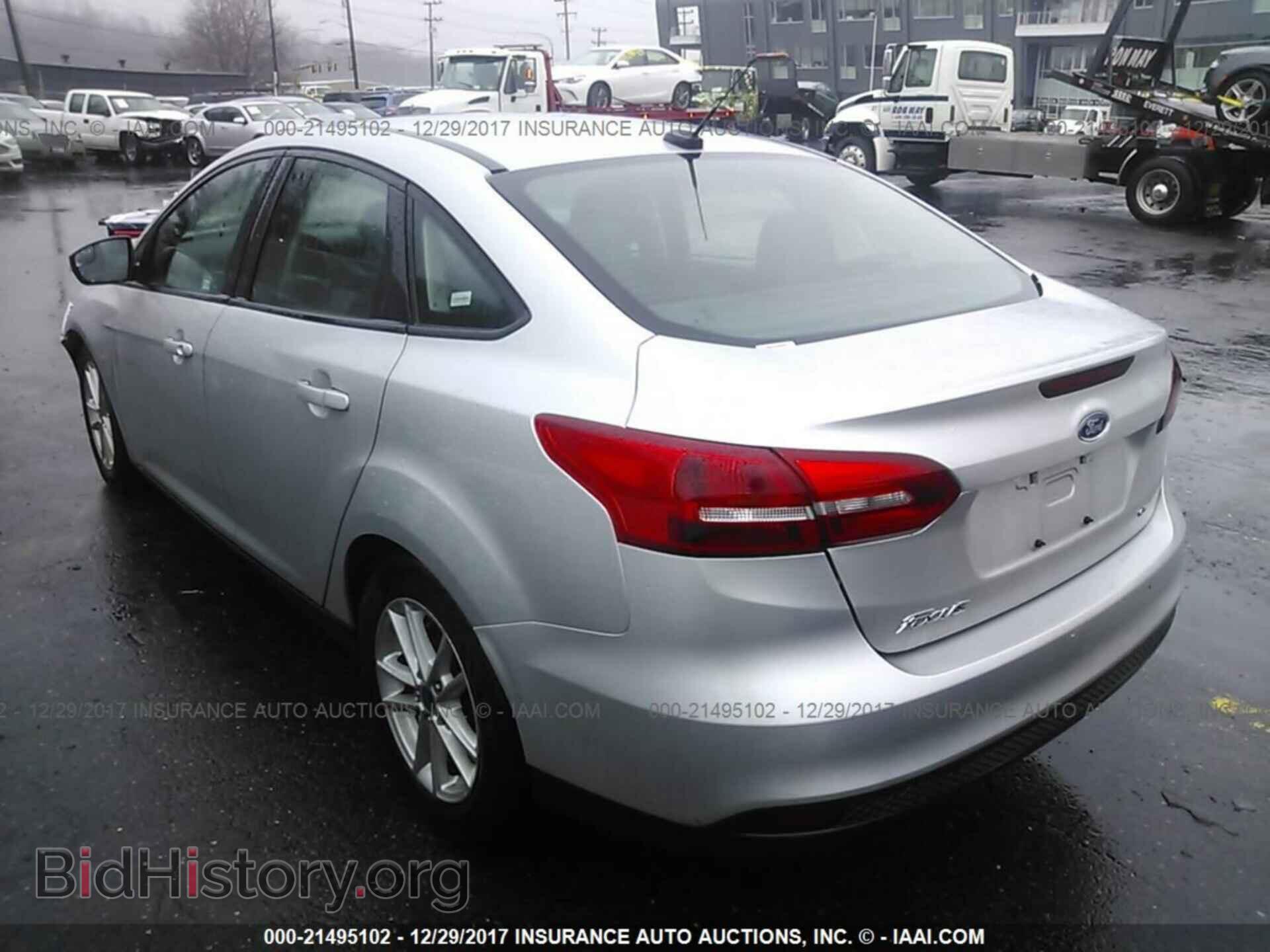2016 Ford Focus - VIN: 1FADP3F24GL338376 - Photo 3