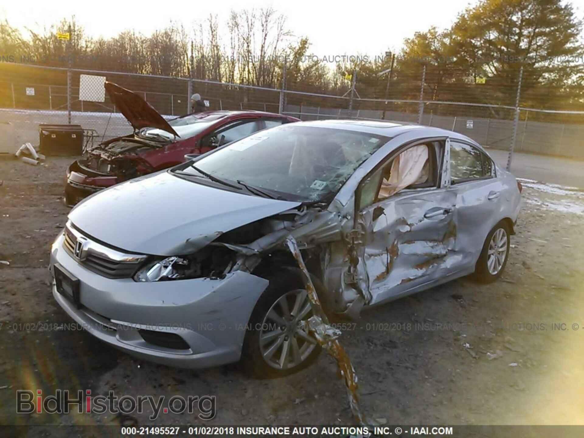 2012 Honda Civic - VIN: 2HGFB2F83CH520725 - Photo 2