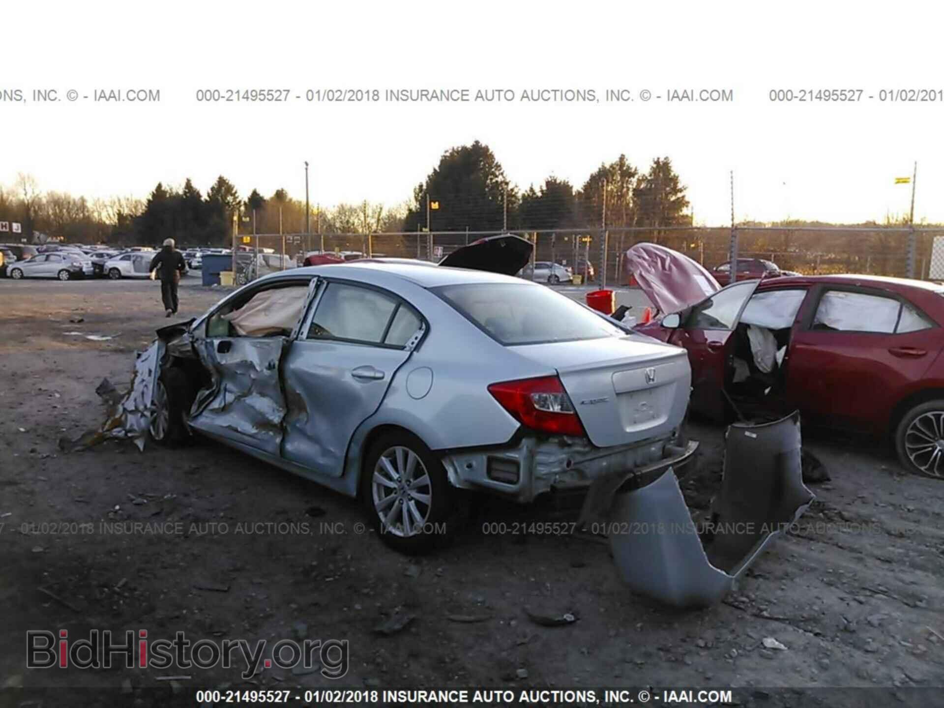 2012 Honda Civic - VIN: 2HGFB2F83CH520725 - Photo 3