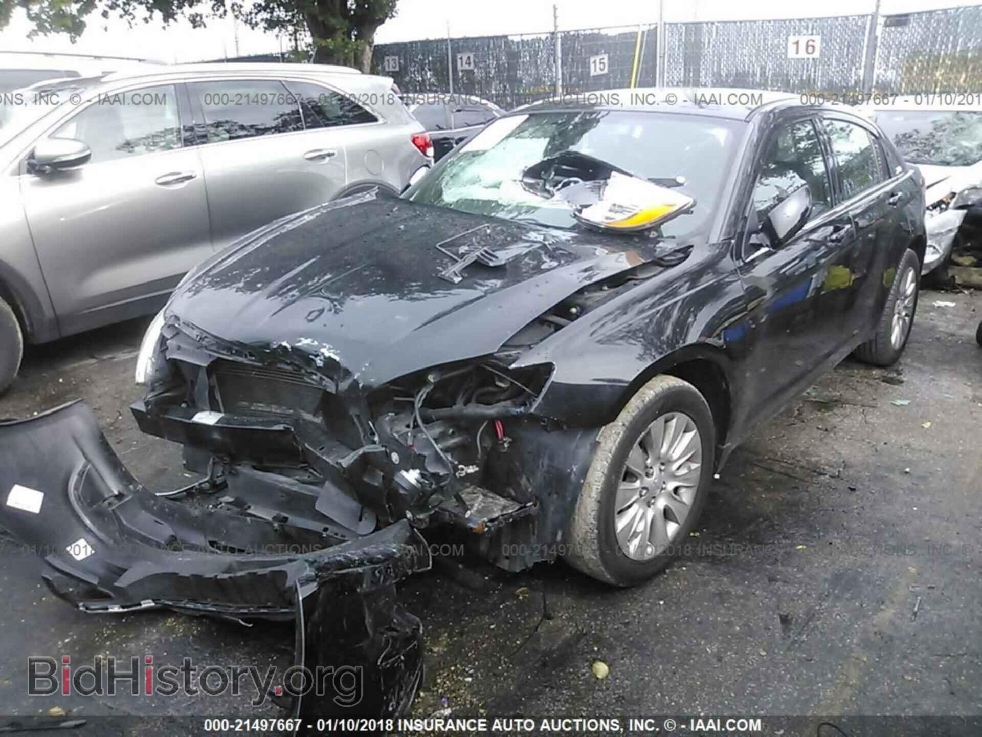 2014 Chrysler 200 - VIN: 1C3CCBAB3EN124178 - Фото 2