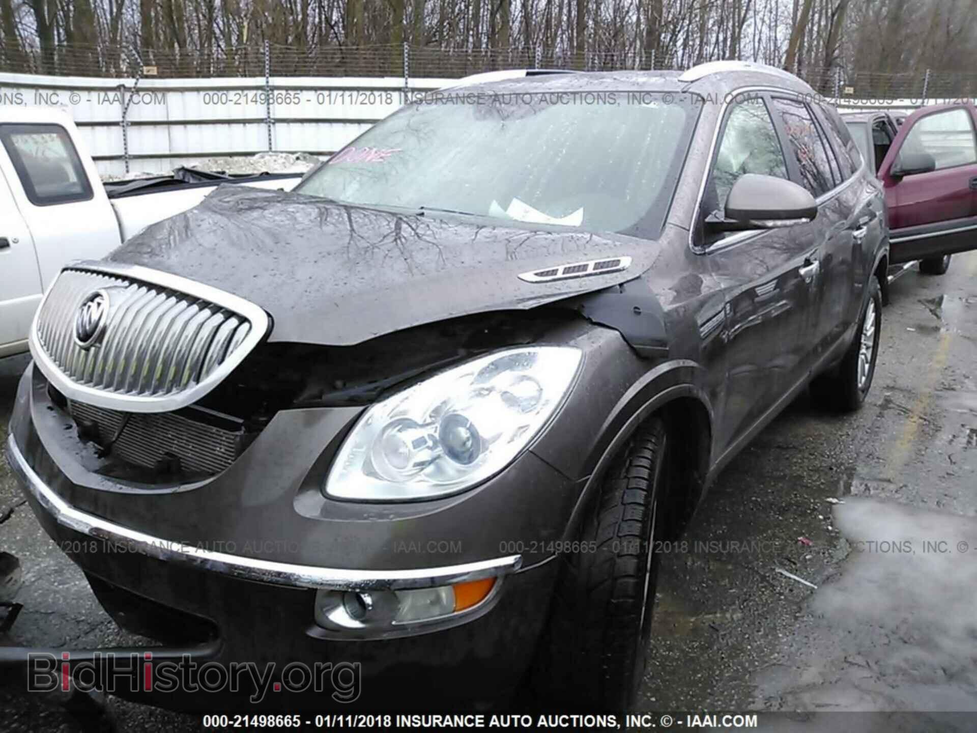2011 Buick Enclave - VIN: 5GAKRAED2BJ174103 - Photo 2