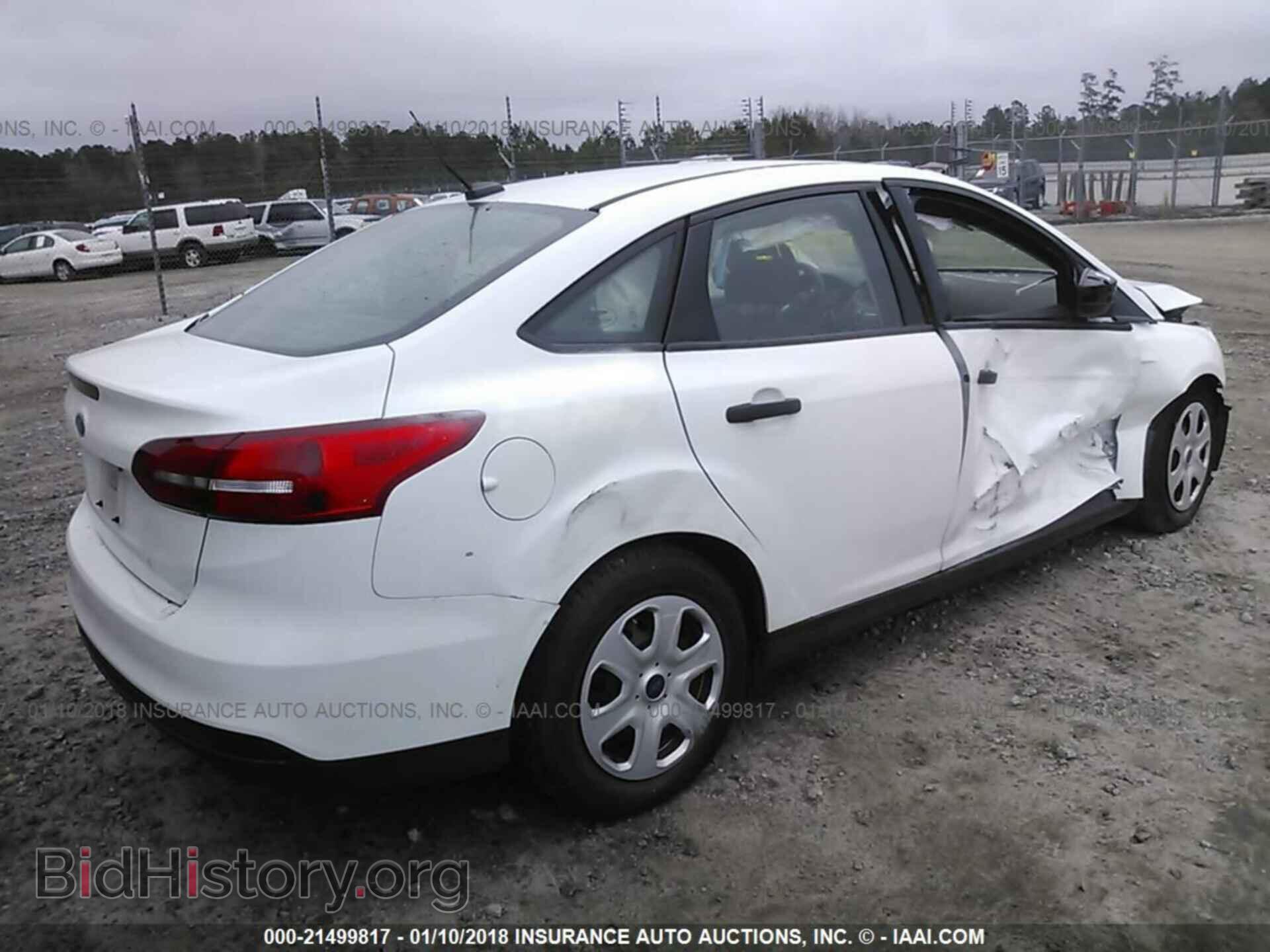 2016 Ford Focus - VIN: 1FADP3E20GL290487 - Photo 4