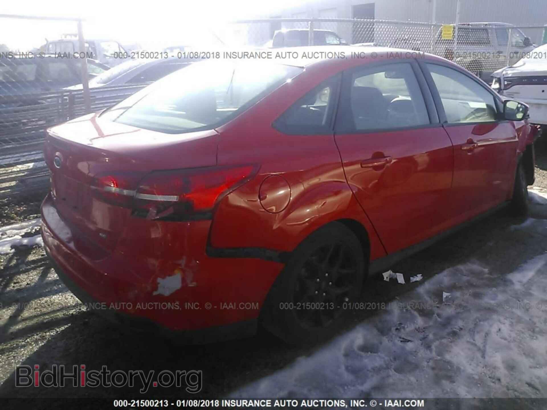 2016 Ford Focus - VIN: 1FADP3F2XGL321520 - Photo 4
