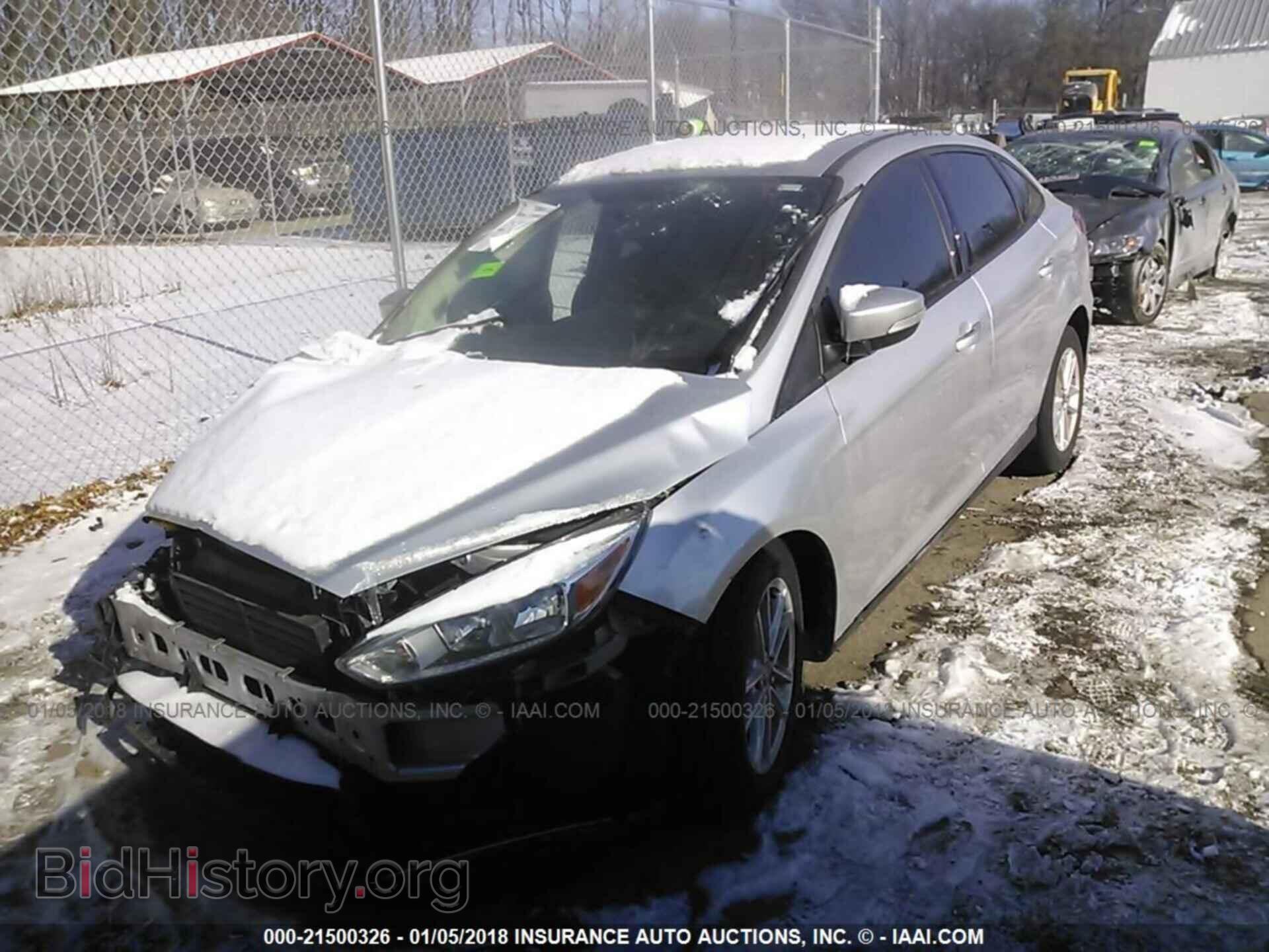 2016 Ford Focus - VIN: 1FADP3F21GL274331 - Photo 2