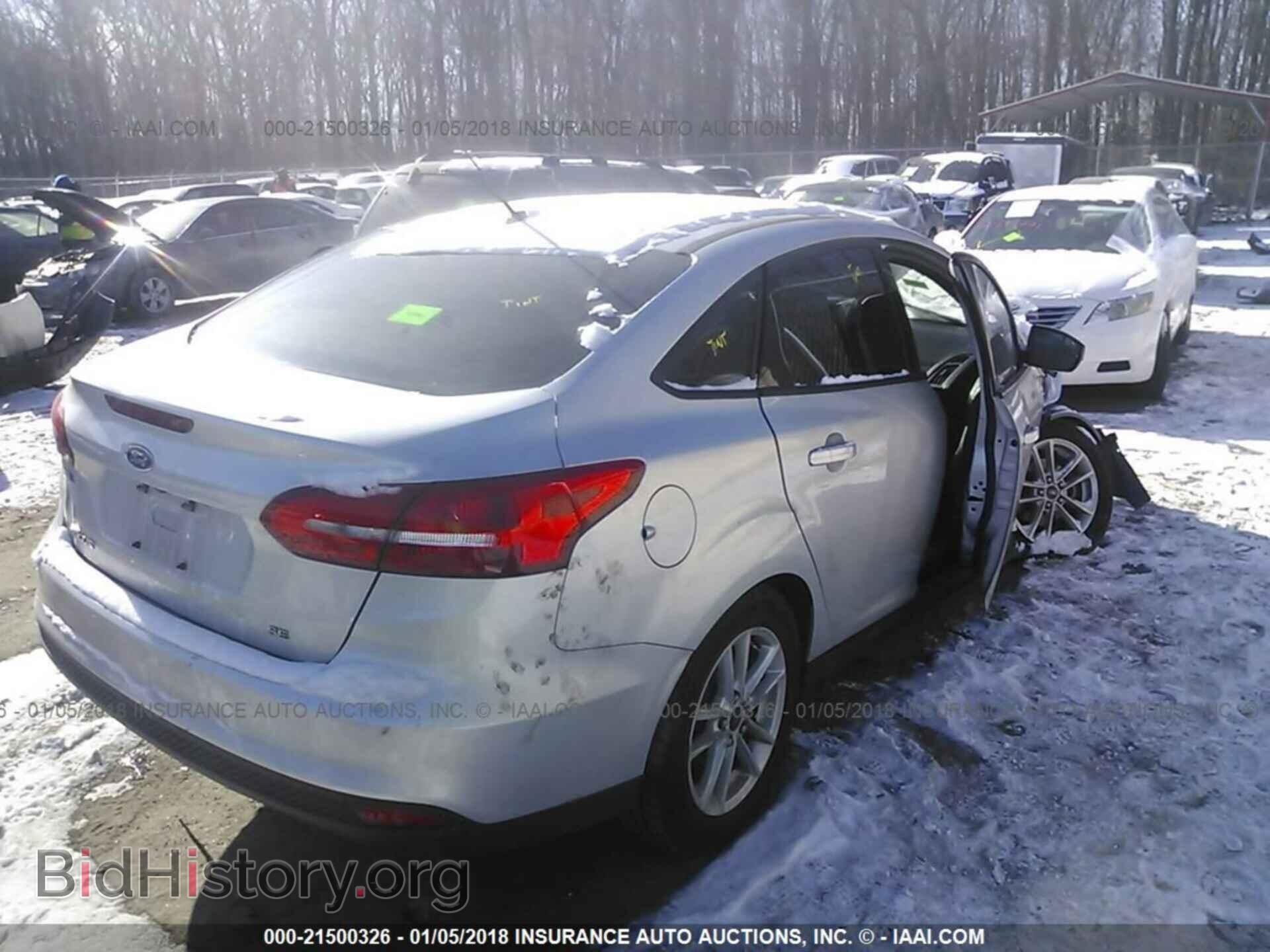 2016 Ford Focus - VIN: 1FADP3F21GL274331 - Photo 4