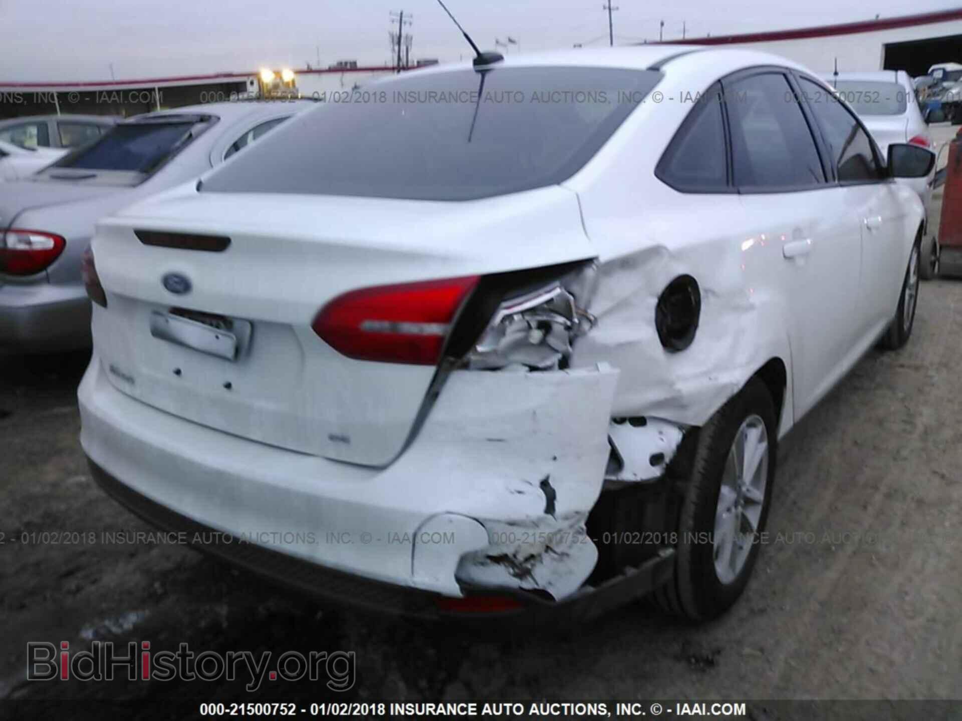 2017 Ford Focus - VIN: 1FADP3F25HL318574 - Фото 4