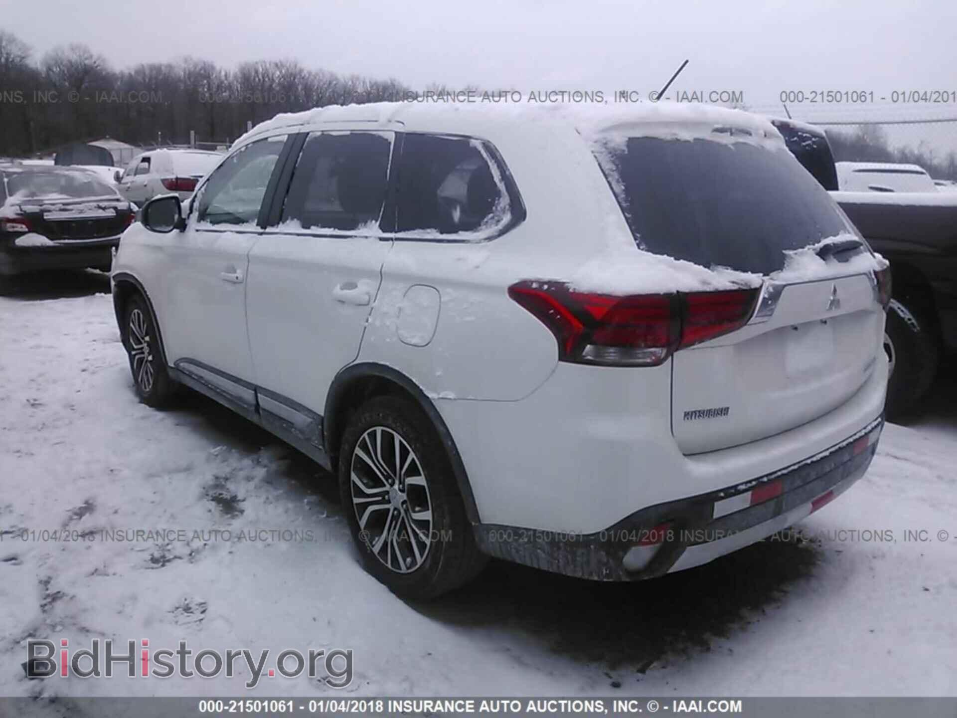 2016 Mitsubishi Outlander - VIN: JA4AD2A3XGZ017871 - Фото 3