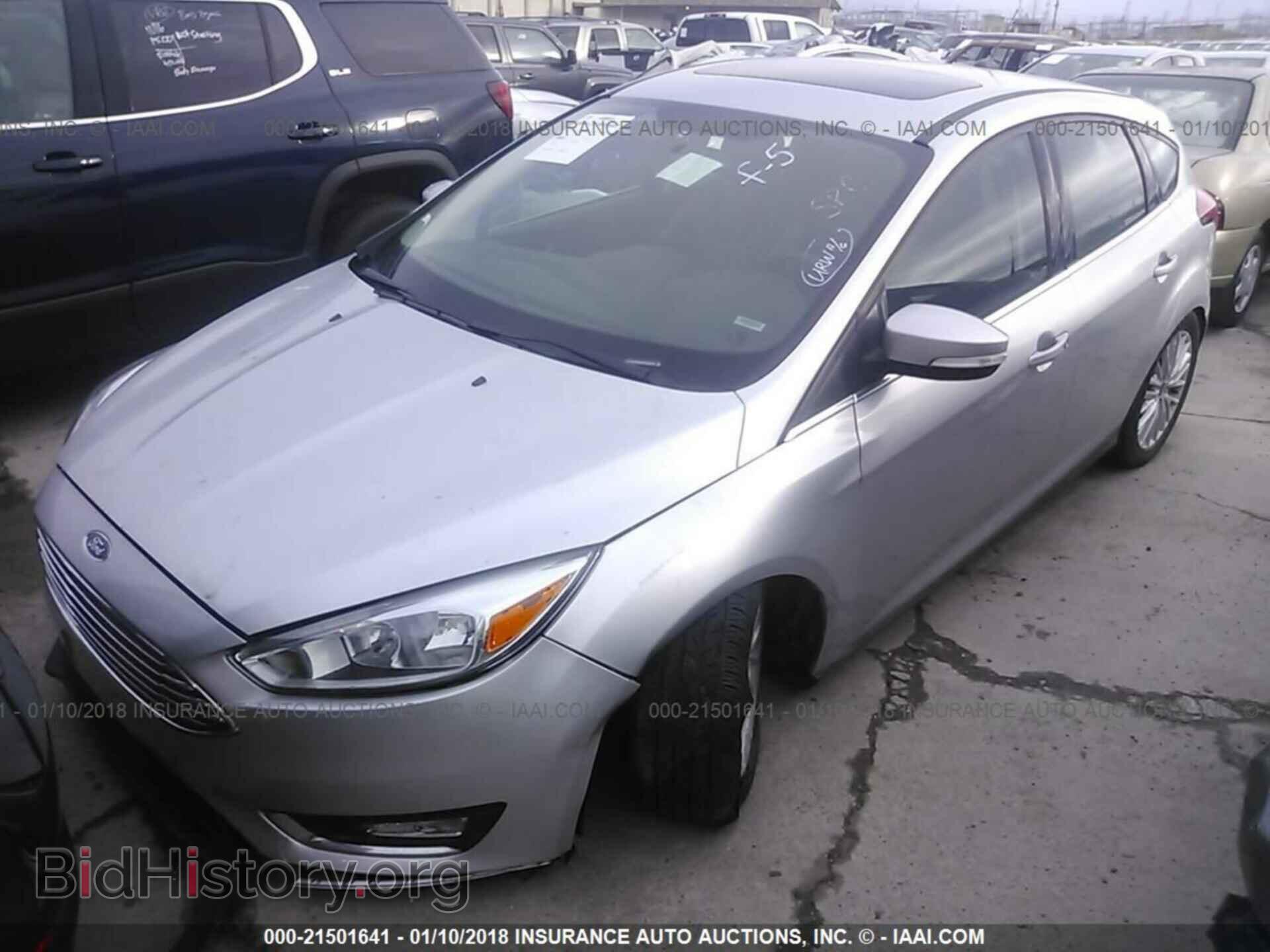 2017 Ford Focus - VIN: 1FADP3N29HL287962 - Фото 2