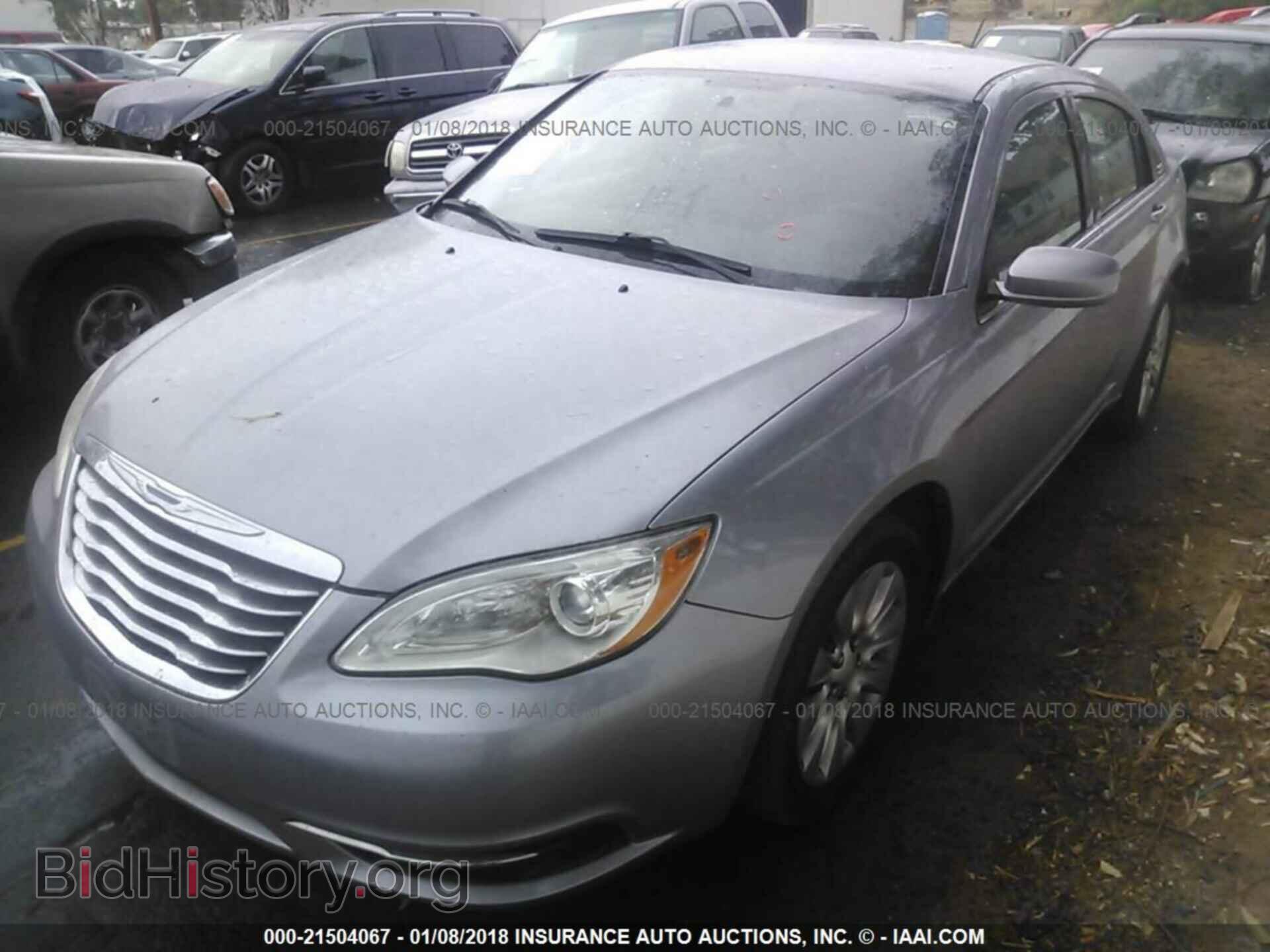 2013 Chrysler 200 - VIN: 1C3CCBAB7DN642244 - Фото 2