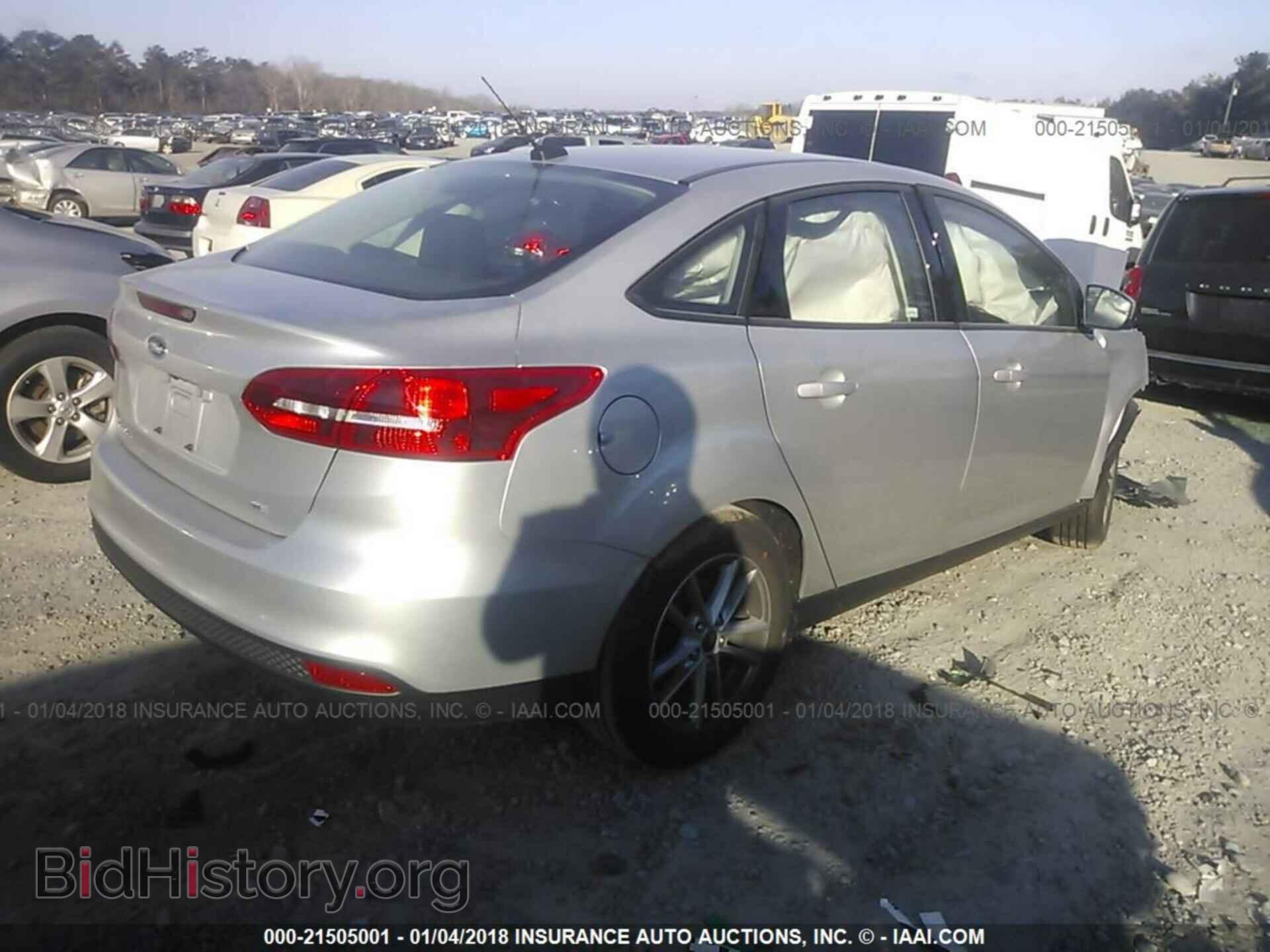 2018 Ford Focus - VIN: 1FADP3F22JL224965 - Фото 4