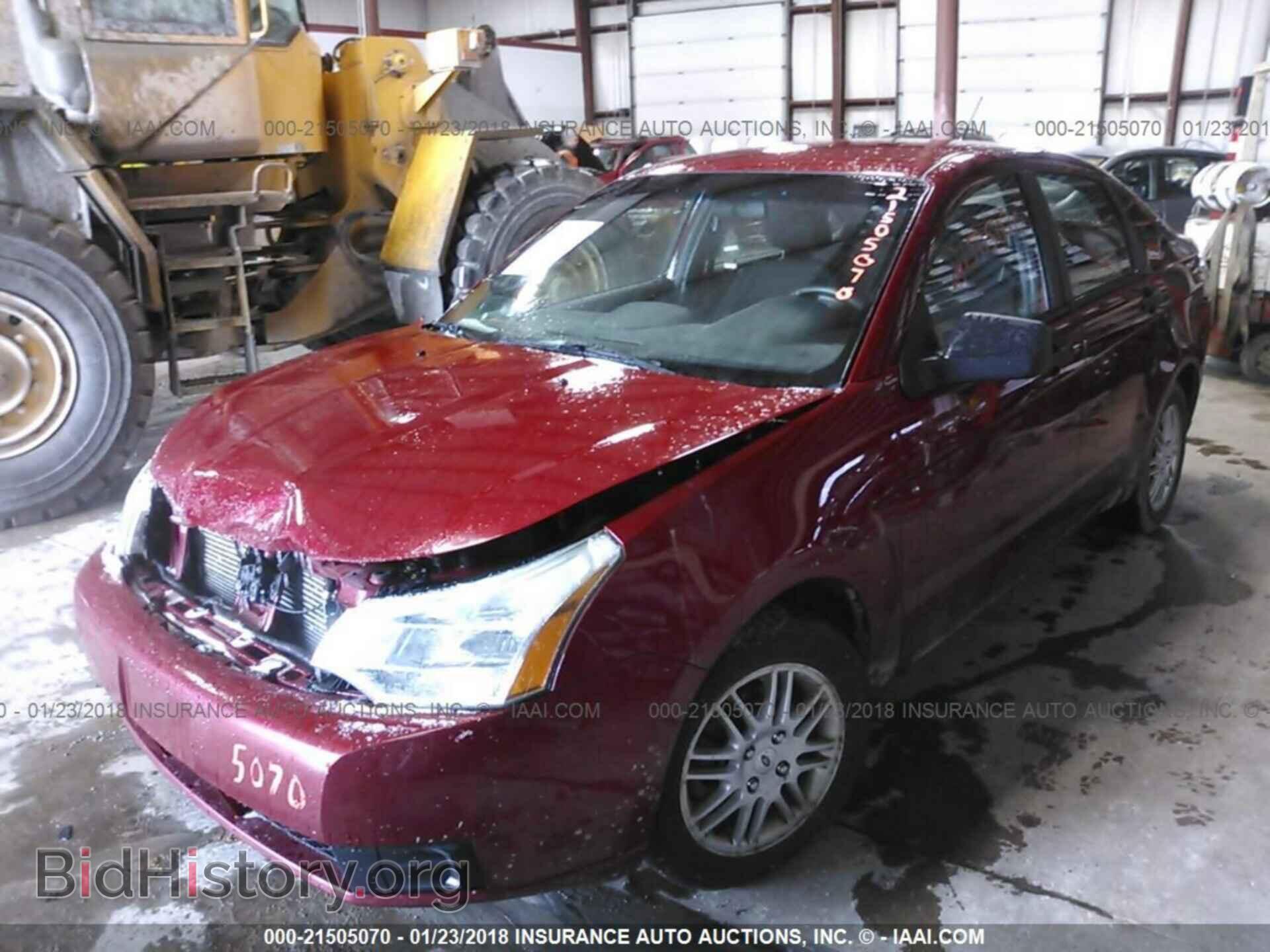2011 Ford Focus - VIN: 1FAHP3FN1BW151826 - Photo 2