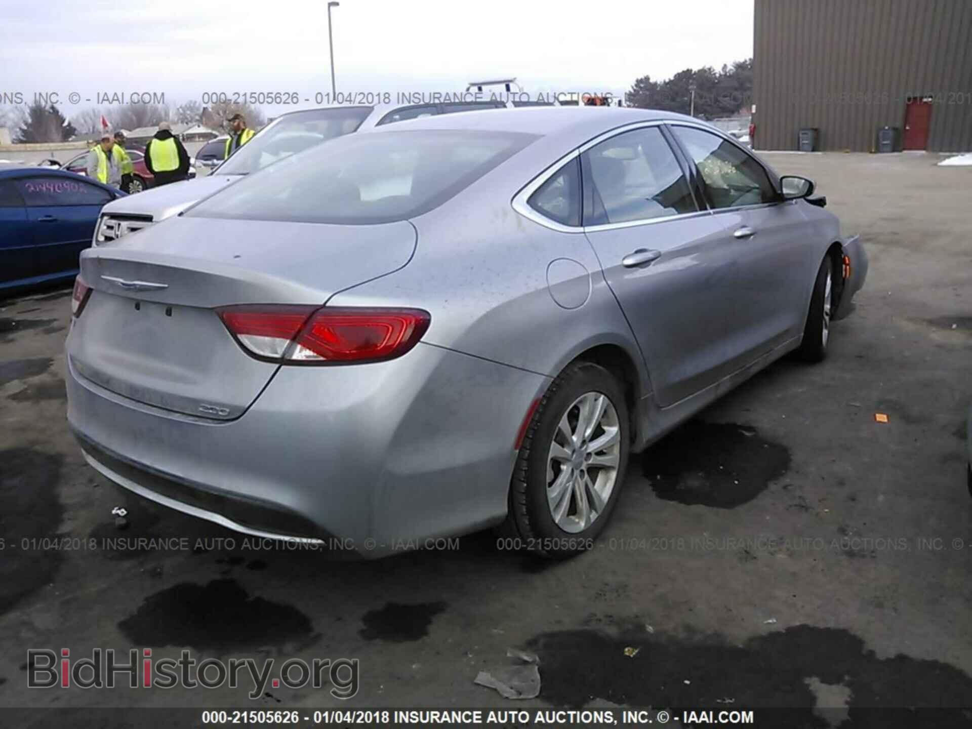 2015 Chrysler 200 - VIN: 1C3CCCAB9FN571816 - Photo 4