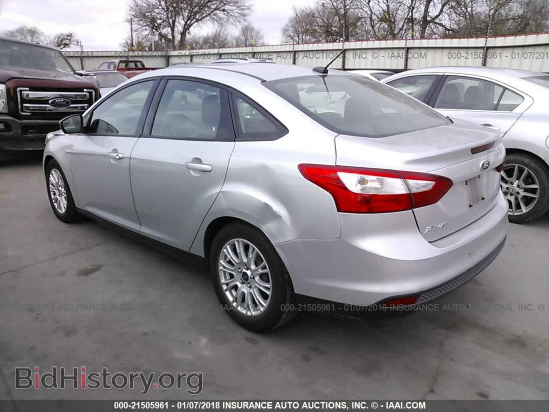 2012 Ford Focus - VIN: 1FAHP3F23CL198073 - Photo 3