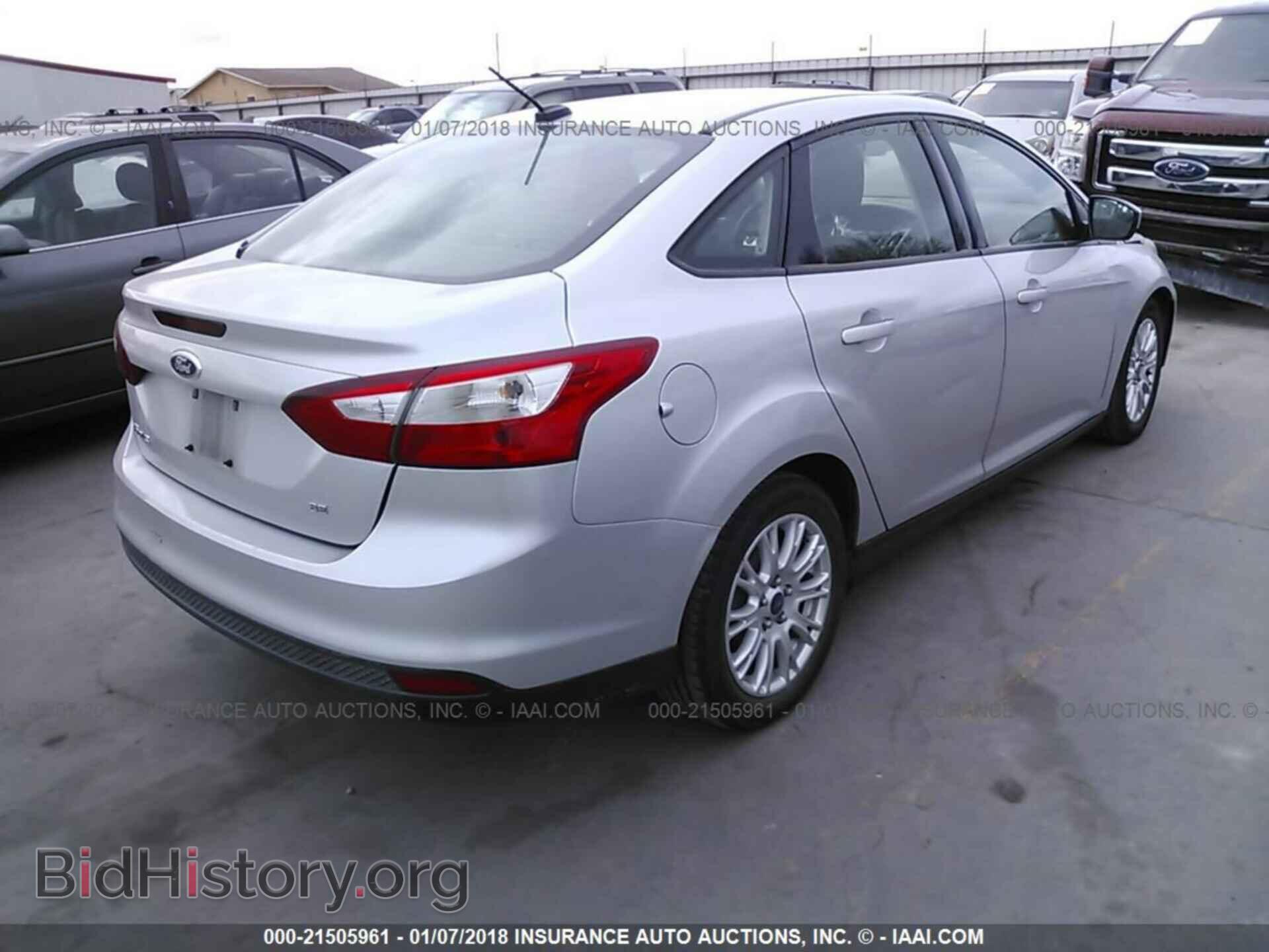 2012 Ford Focus - VIN: 1FAHP3F23CL198073 - Photo 4
