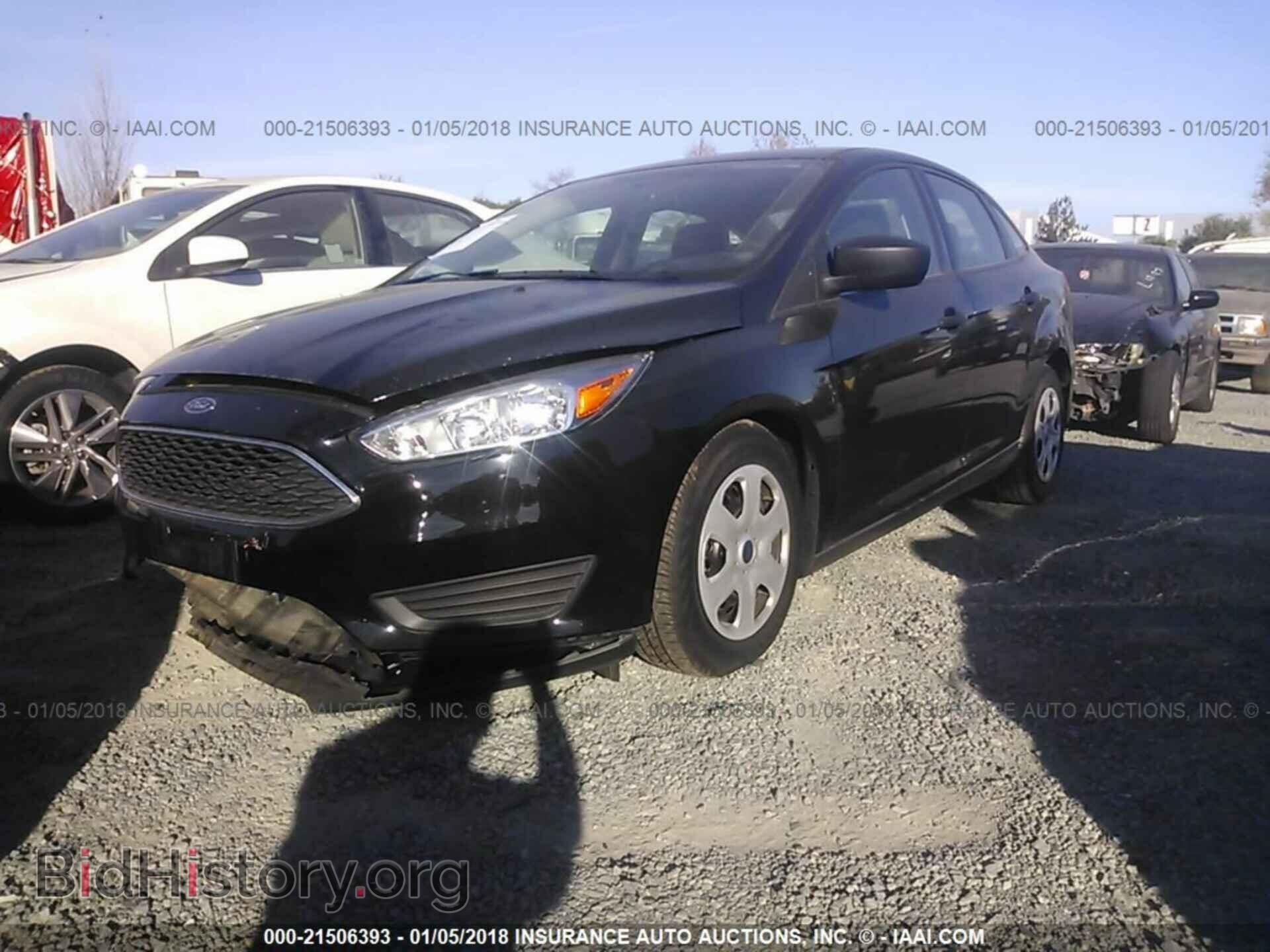 2016 Ford Focus - VIN: 1FADP3E22GL395676 - Фото 2