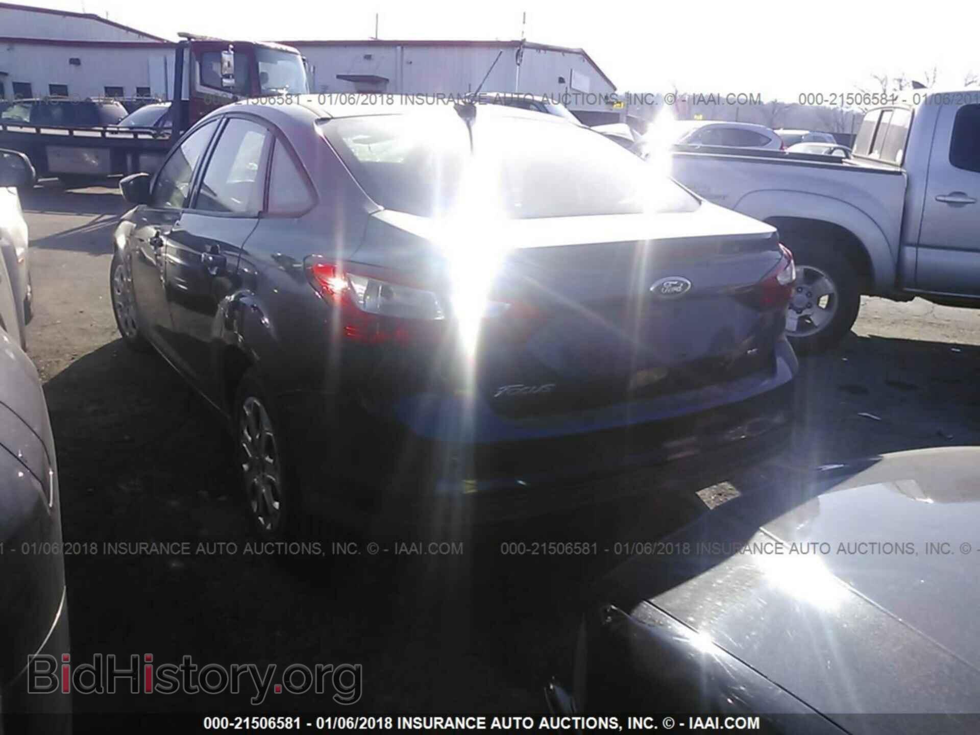 2012 Ford Focus - VIN: 1FAHP3F23CL148371 - Photo 3