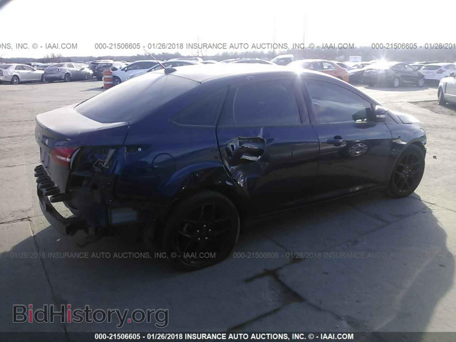 2016 Ford Focus - VIN: 1FADP3F2XGL307634 - Photo 4
