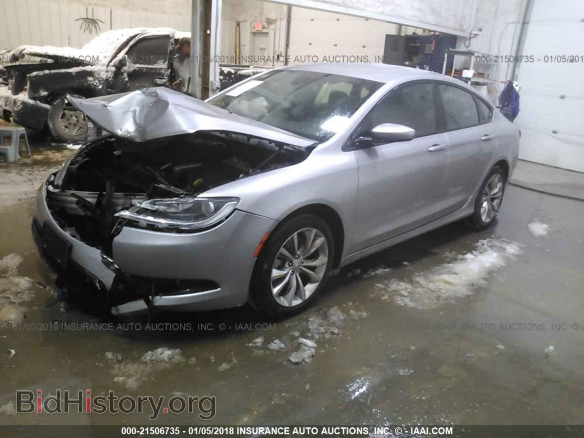 2015 Chrysler 200 - VIN: 1C3CCCDG5FN703266 - Photo 2