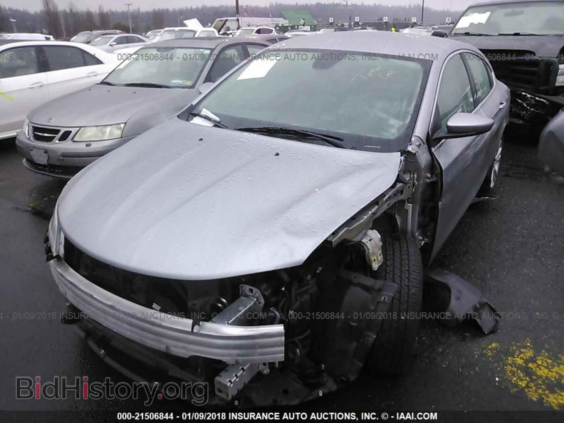 2015 Chrysler 200 - VIN: 1C3CCCAB8FN669459 - Photo 2