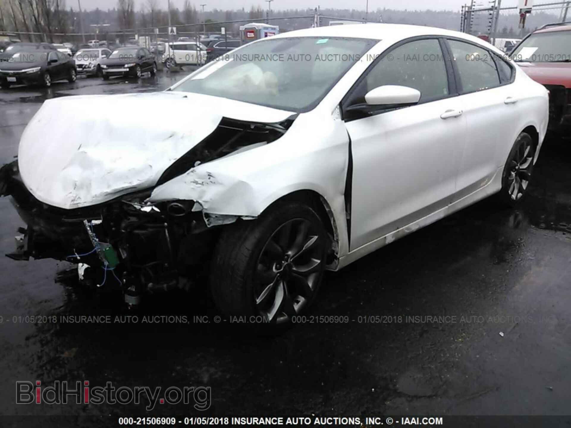 2015 Chrysler 200 - VIN: 1C3CCCBB3FN567646 - Фото 2