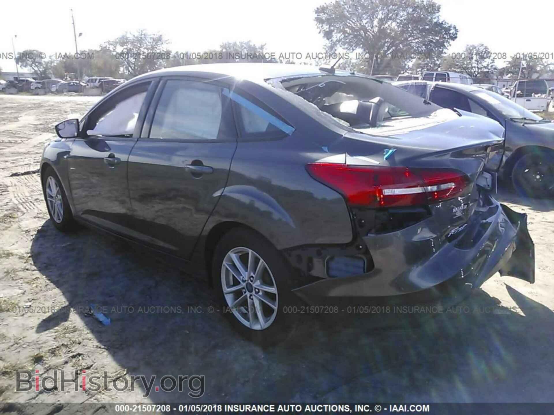 2017 Ford Focus - VIN: 1FADP3F28HL202348 - Фото 3