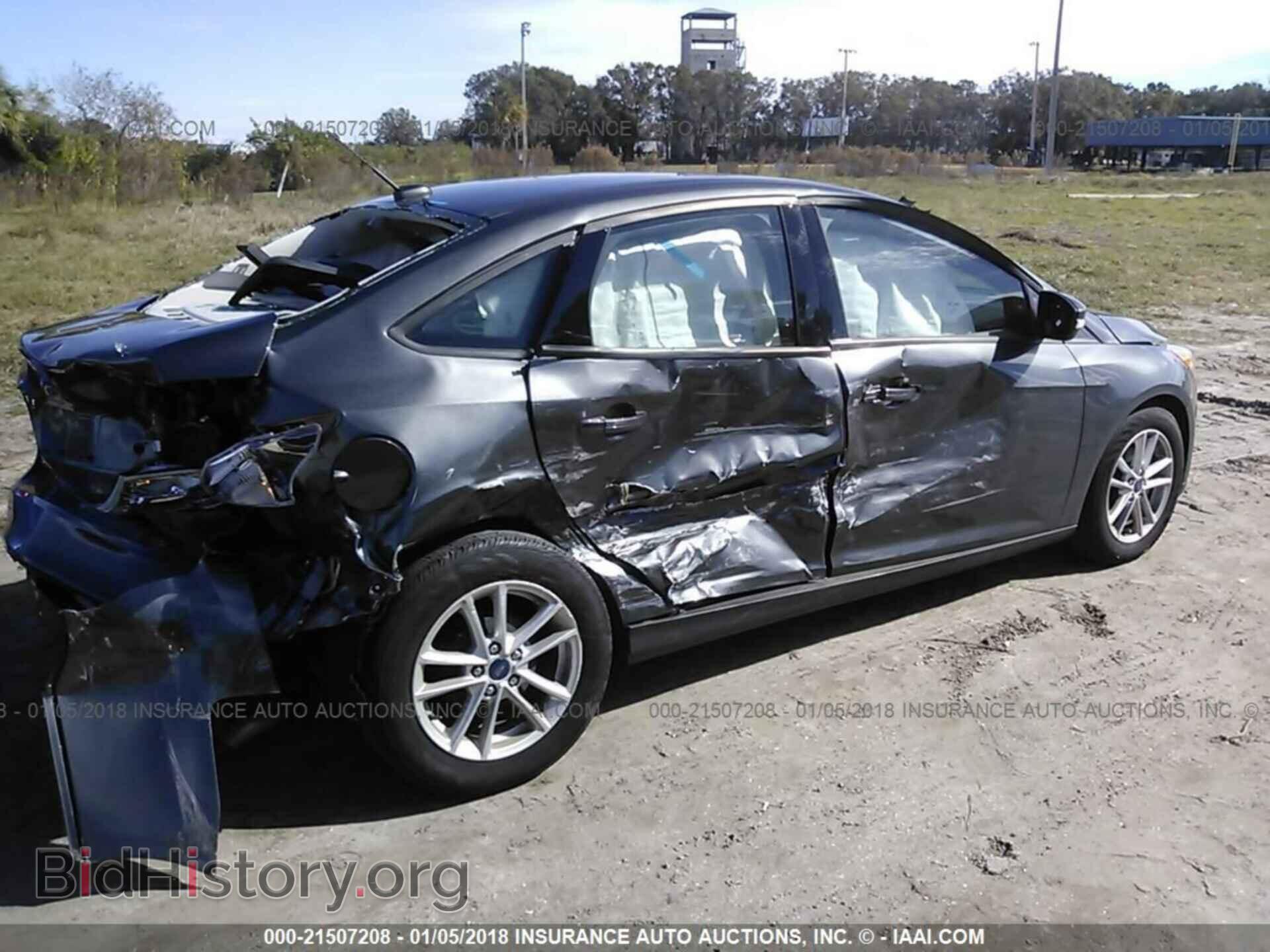 2017 Ford Focus - VIN: 1FADP3F28HL202348 - Фото 4